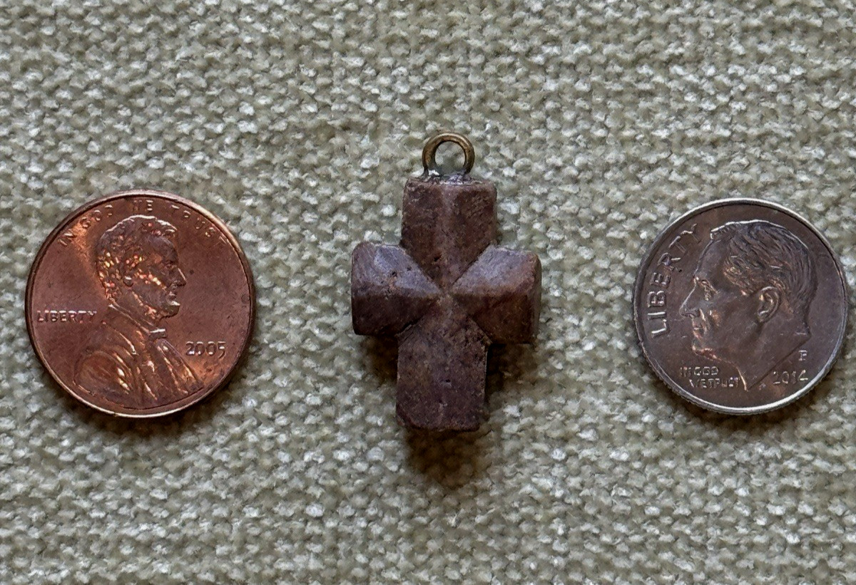 VTG~STAUROLITE STONE CROSS W/RING TOP~READY TO WEAR~7/8 H X5/8 W X 3/16D~LOVELY!