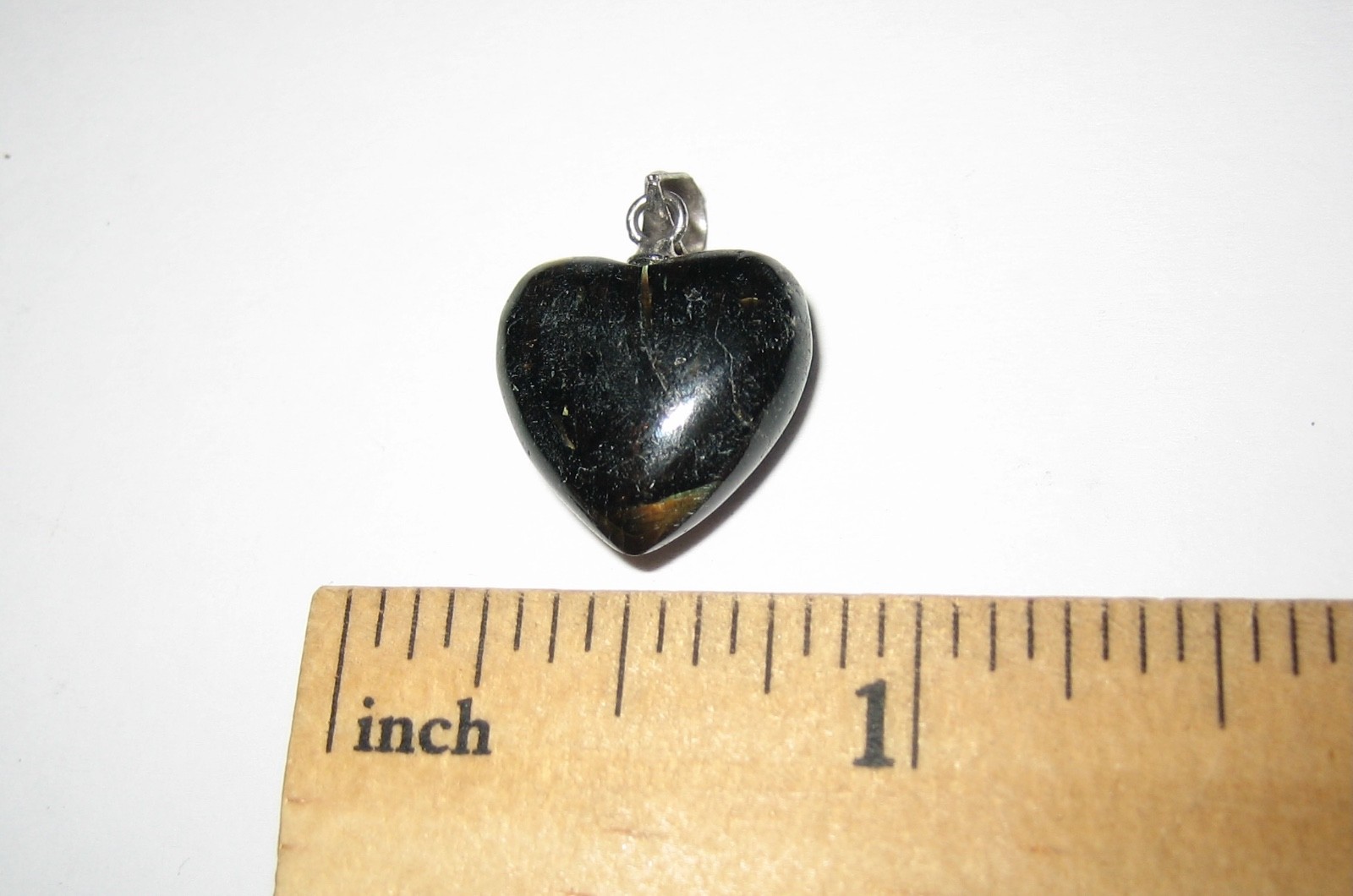 15mm RARE! POLISHED NATURAL AUTHENTIC NUUMMITE STONE HEART PENDANT GREENLAND *2