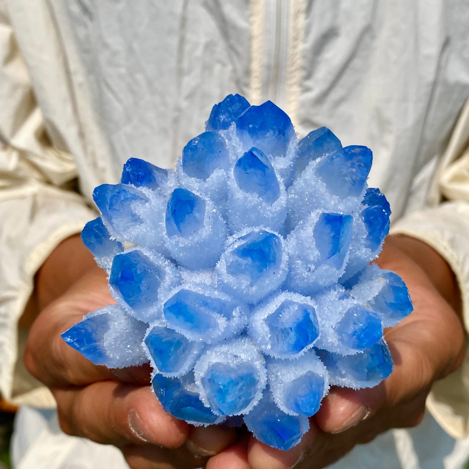400G Newly discovered blue crystal cluster flower shaped mineral specimen