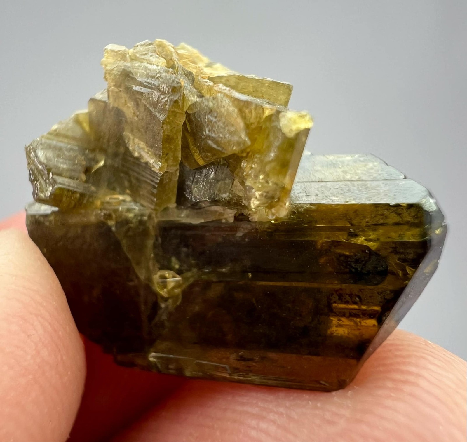 27 CT Natural Classic Epidote Crystal From Skardu Pakistan s-9
