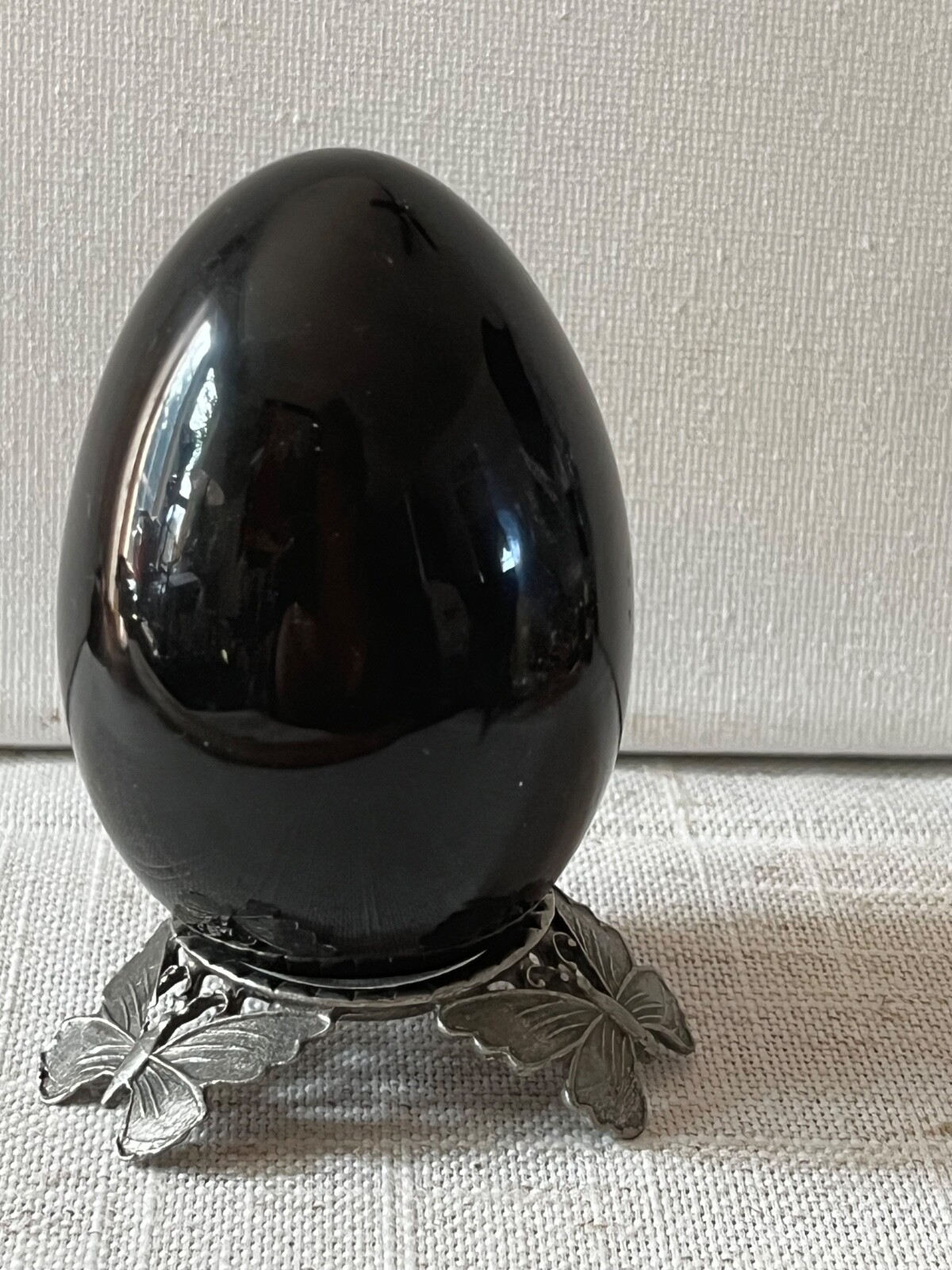 Black Onyx Egg w/ Lucite Stand.Egg is 2 1/2″ high/Stand is 1″ H -Base 1 1/2 sq