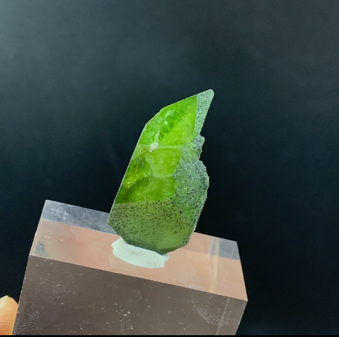 Natural Green Sphene Crystal 32 CT Natural Titanite Crystal From Pakistan