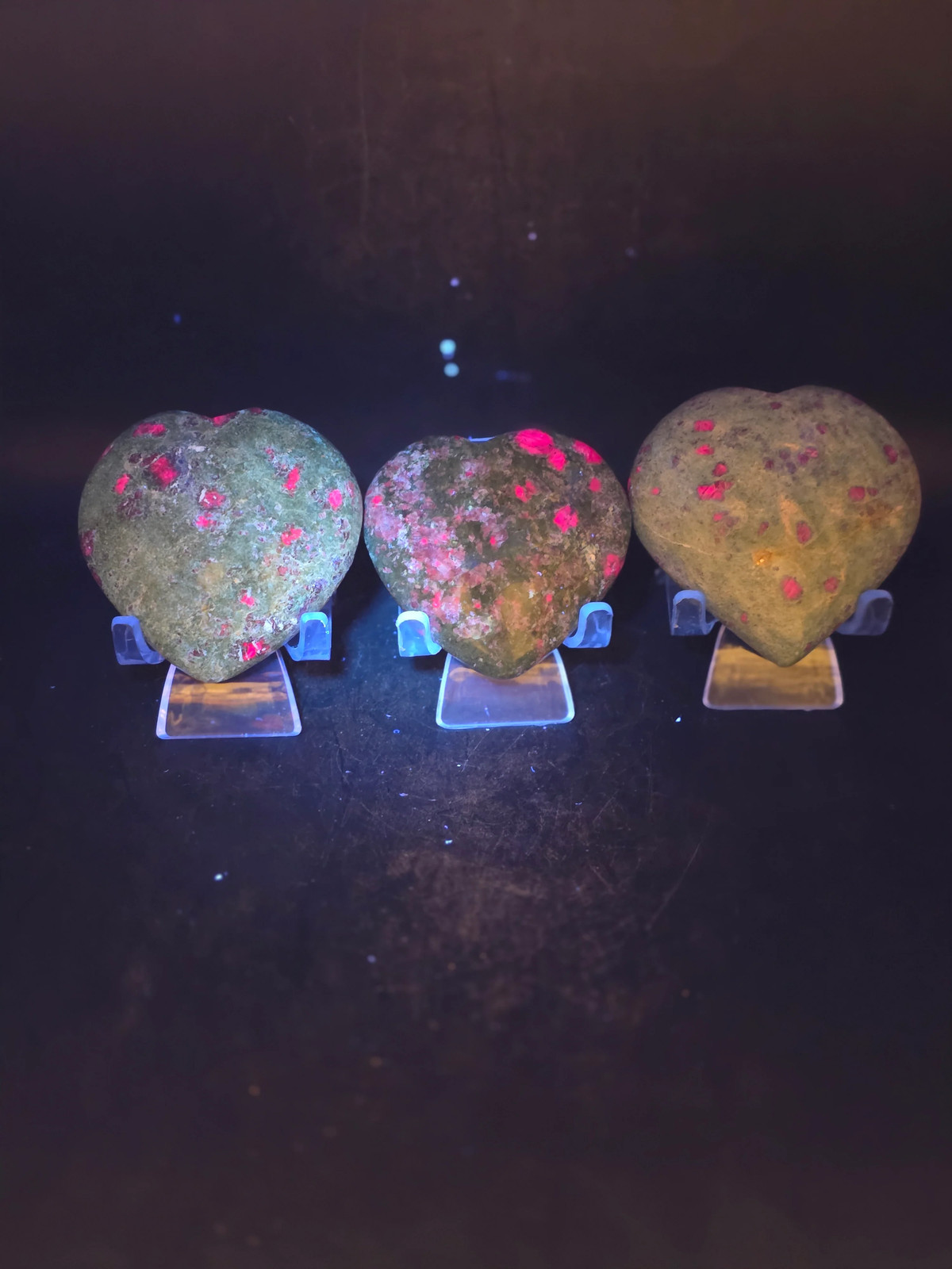 Ruby fuchite heart! Uv reactive, 4 ounces, 2.2 by 2.1 inches