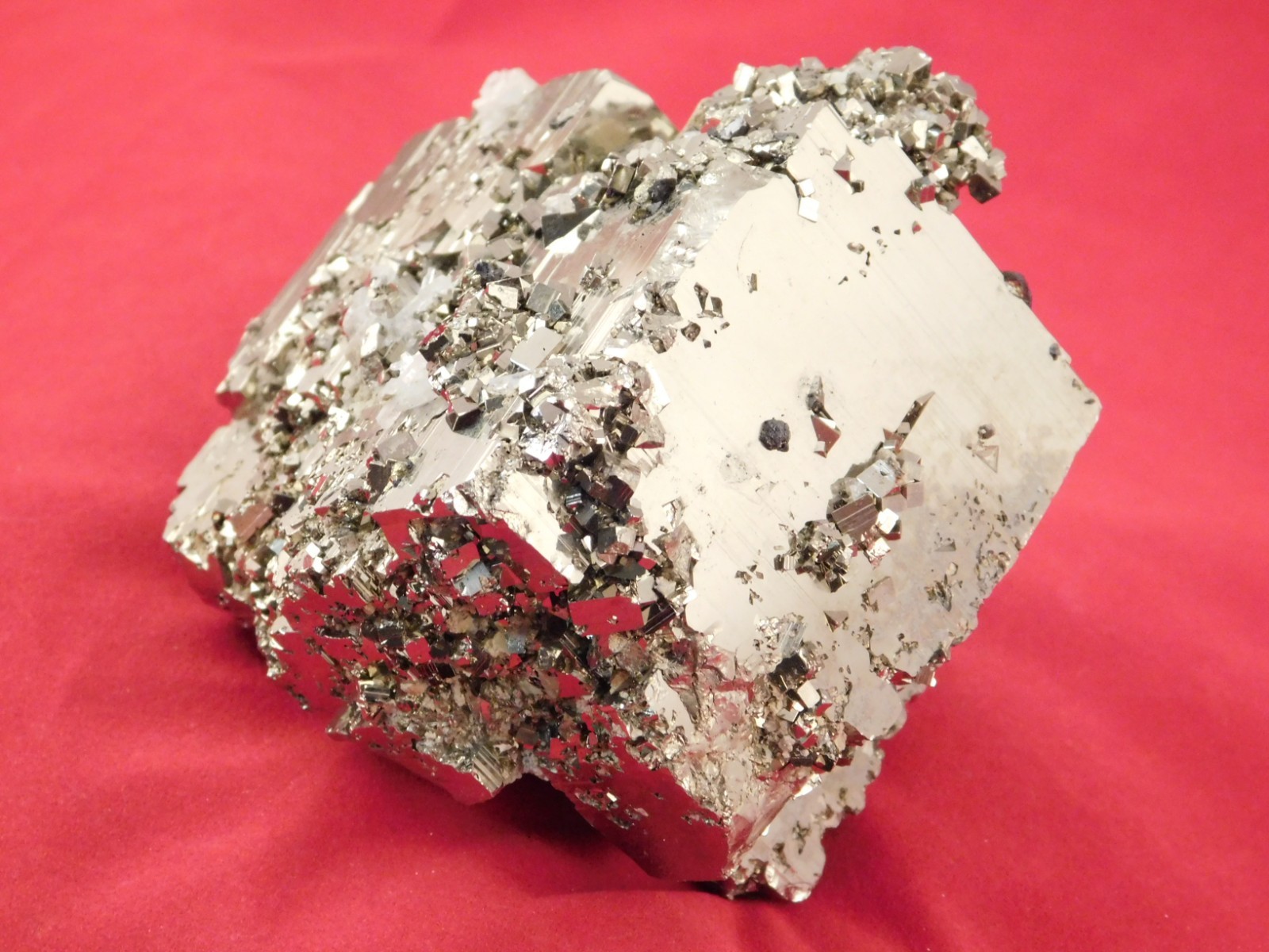 wOw BIG! AAA Pyrite CUBE Cluster 100% Natural Peru 825gr