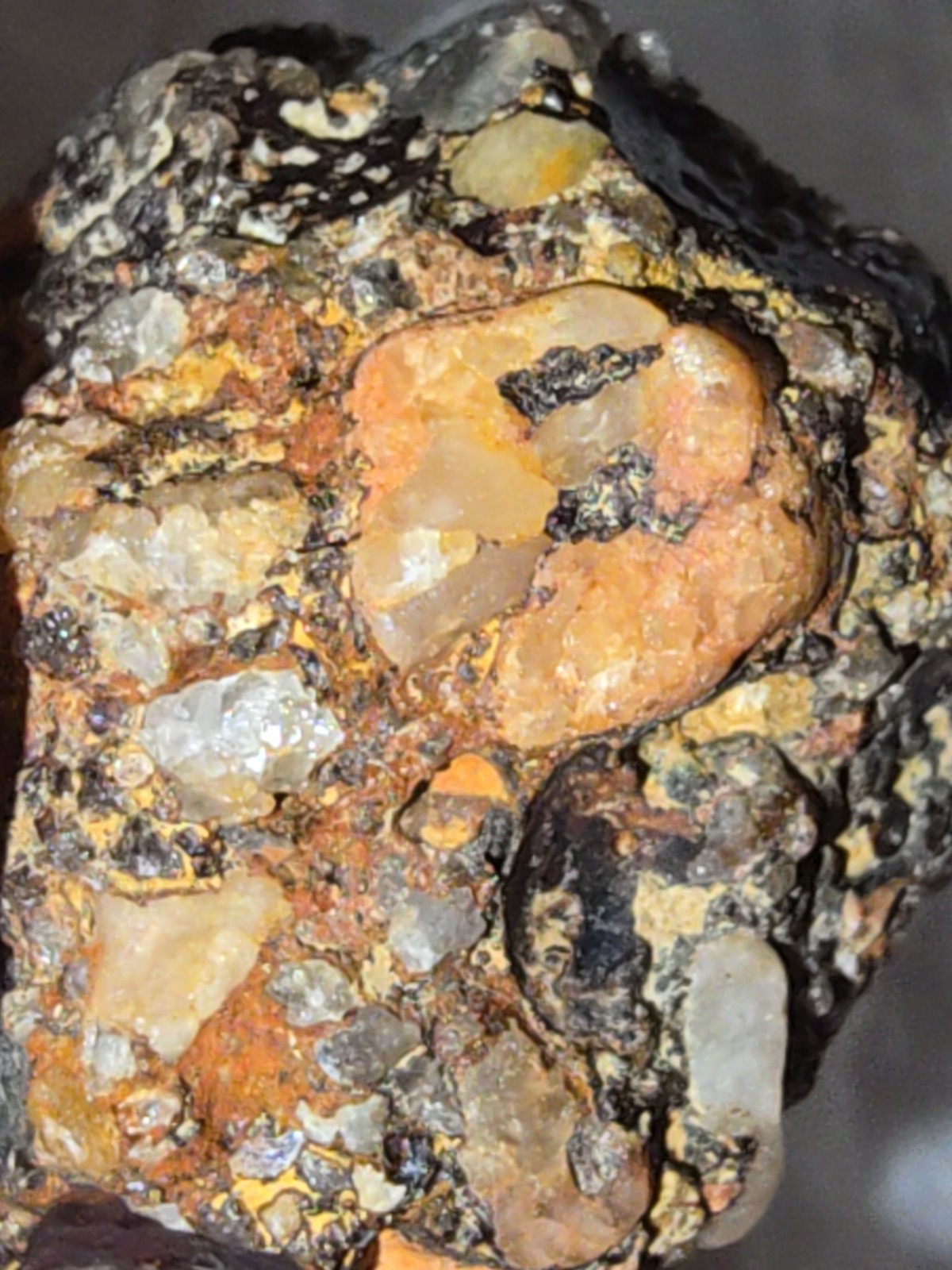 Bearing diamond rock that’s 1 1/2 tall by 1 1/4 inches in whith.