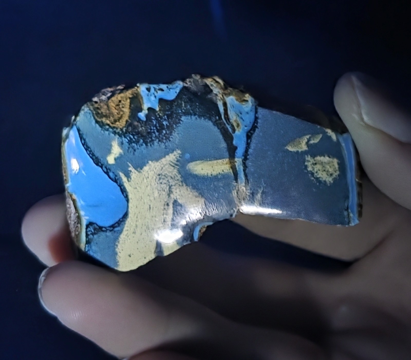 Polished Blue Amber | UV Reactive Amber Indonesia B116