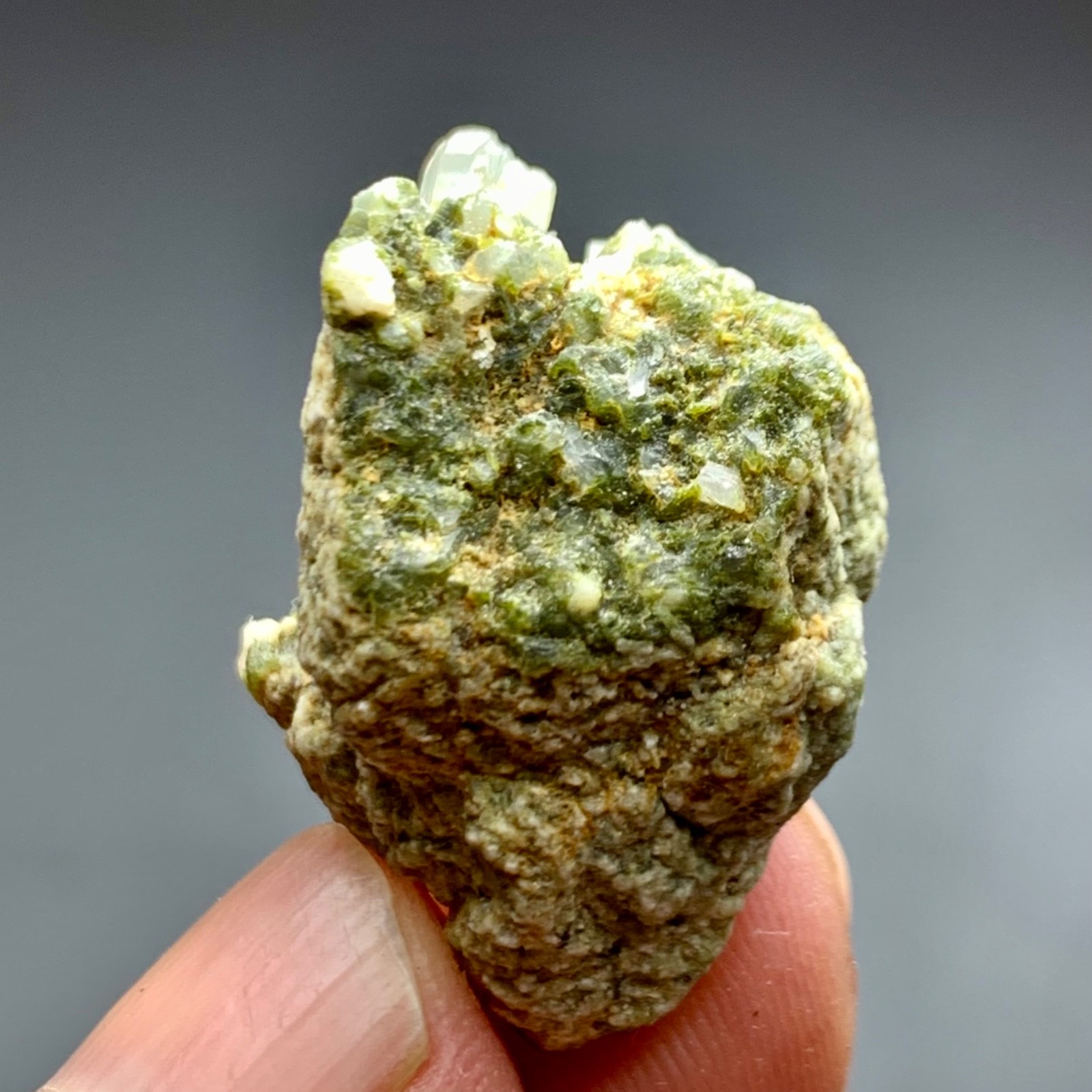 60 CT Terminated Natural Epidot Crystals Bunch with Quartz Pakistan