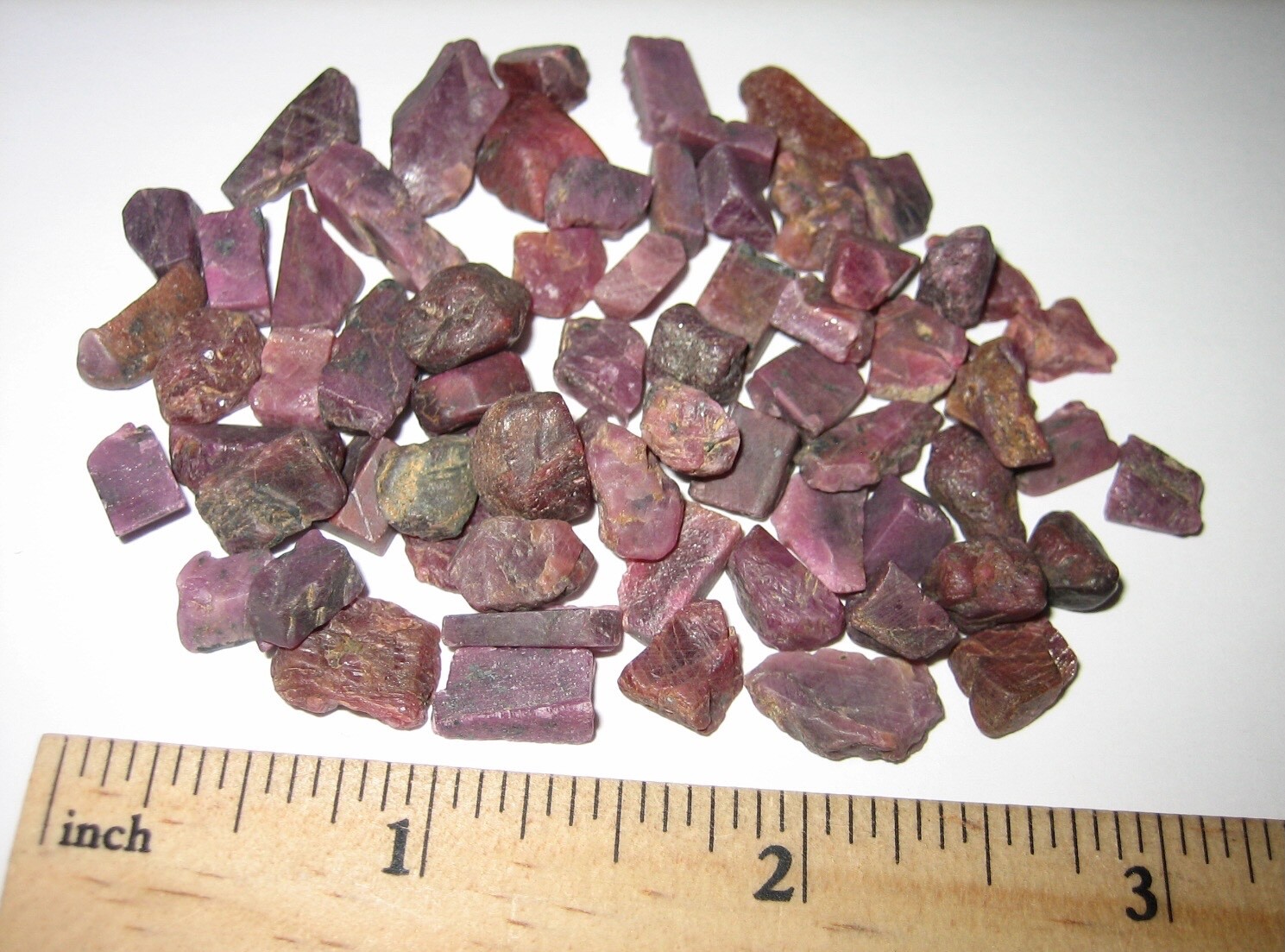 67 SMALL RARE NATURAL ROUGH 0.2″- 0.5″ RUBY CORUNDUM CRYSTALS INDIA 43.6grams *1