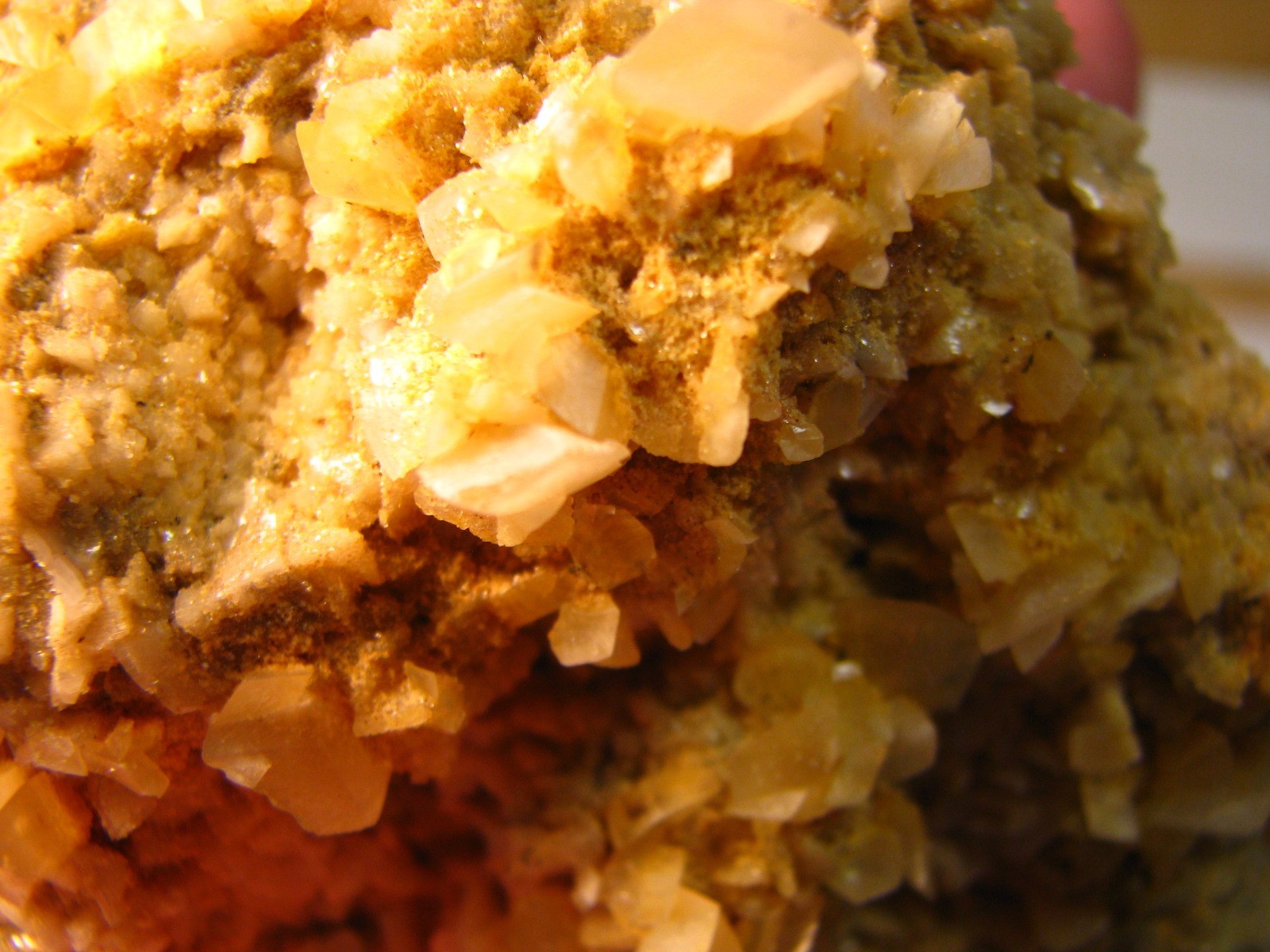 1/2lb 4x3x2inchs CALCITE CRYSTALS ON DOLOMITE WAYNE CO. MISSOURI USA #296