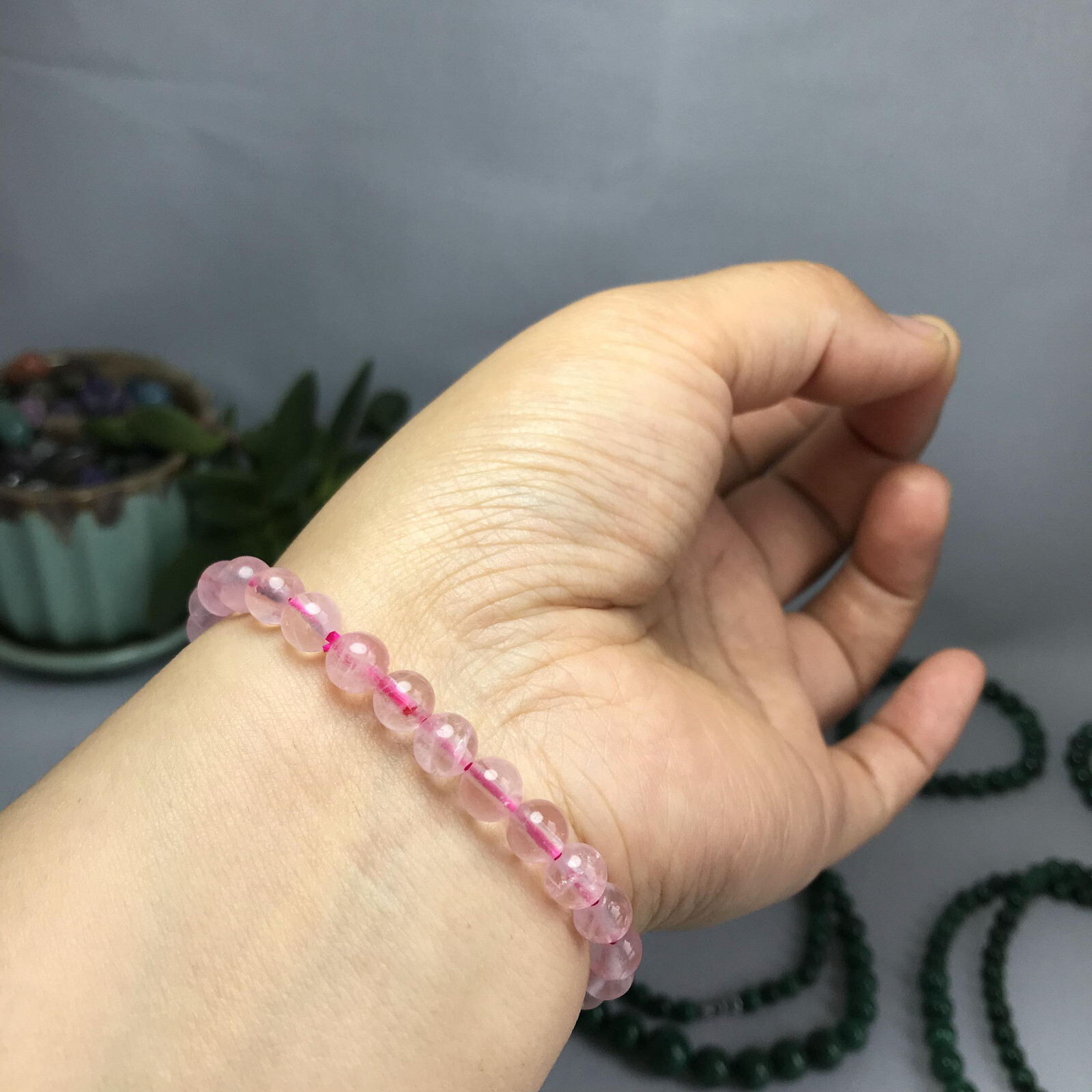 1Pcs Natural Polish Pink crystal stone bracelets Crystal ball Specimen 6mm