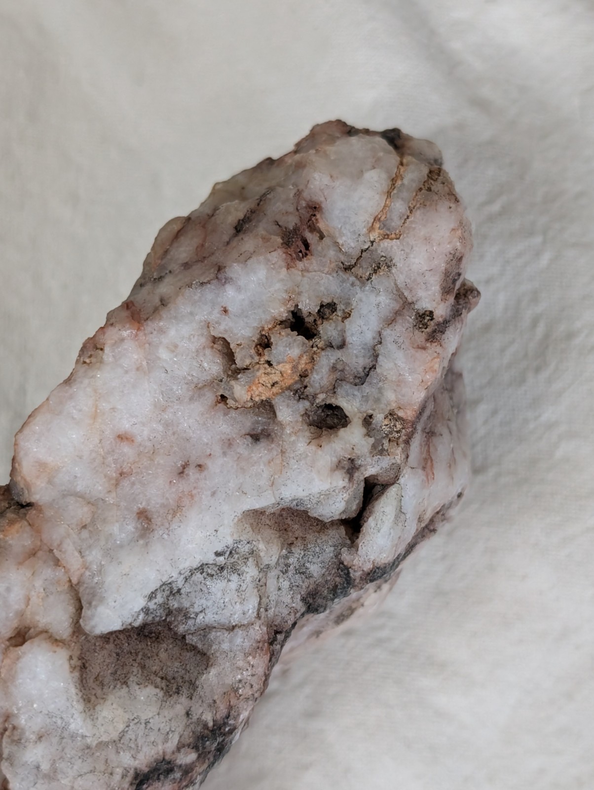 1.74kg Milky Quartz Raw Rock Natural Opaque Crystal Geode Red/Brown