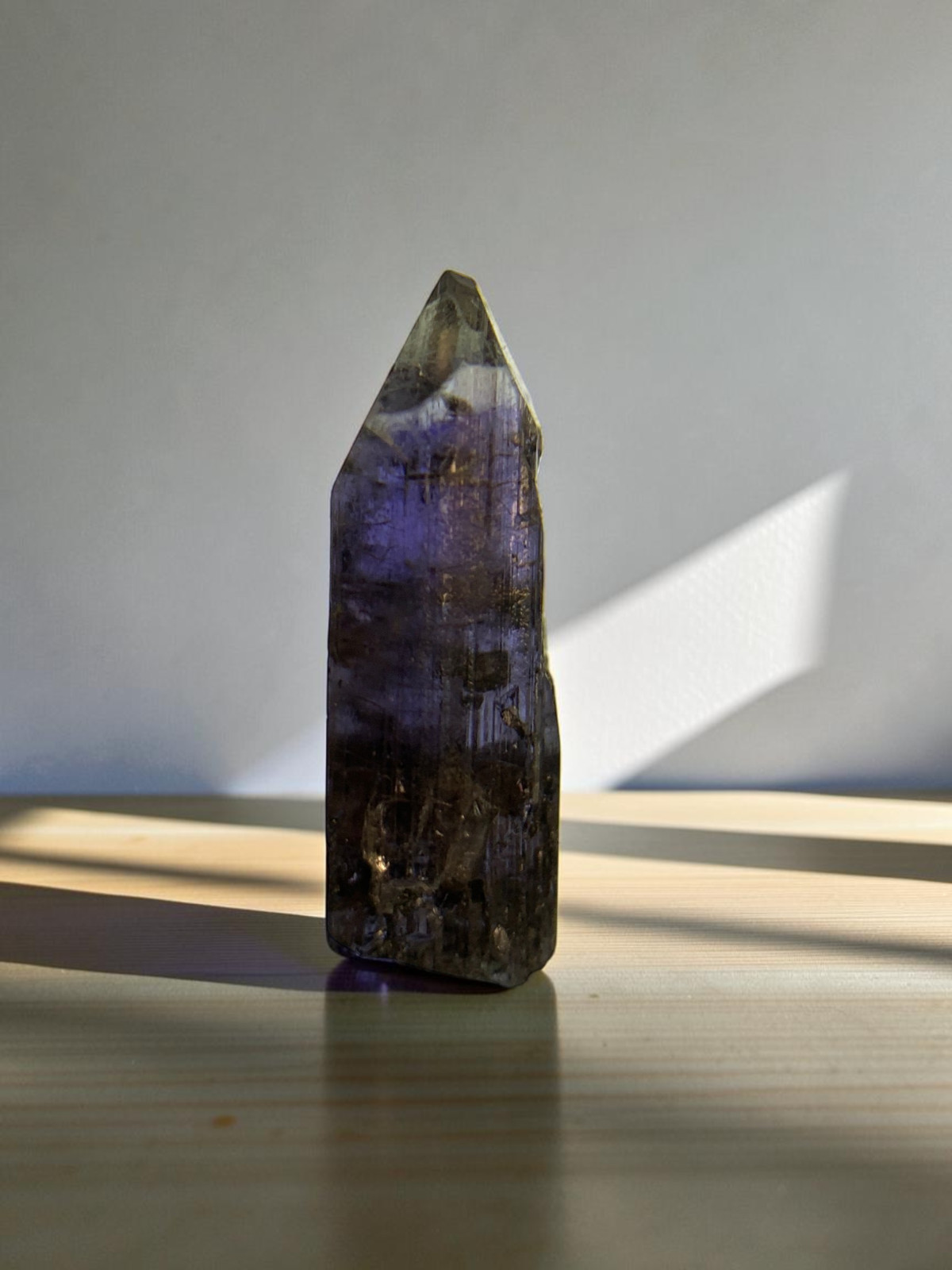 Fine Natural Tanzanite Pleochroic Crystal , Raw Gemstone From Tanzania 6.2 cts