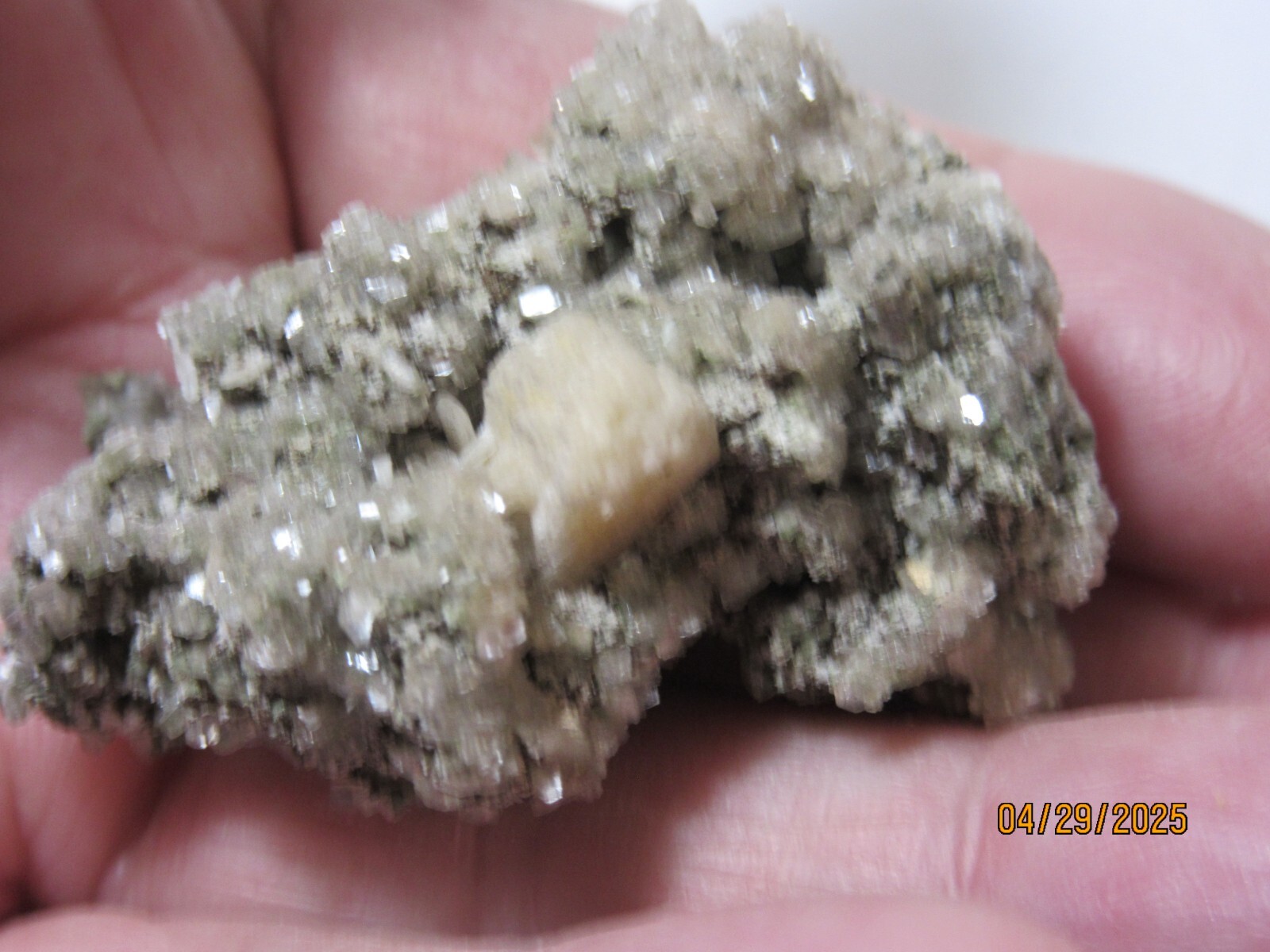 Heulandite on 1 7/8″ Quartz Paterson N.J. Collectible HQPNJC-7s