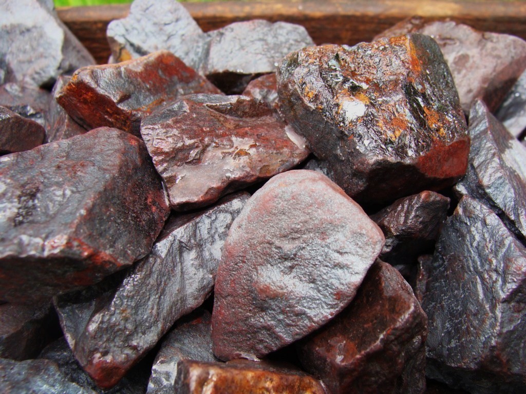 3000 Carat Lots of Unsearched Natural Hematite Rough + a FREE Faceted Gemstone