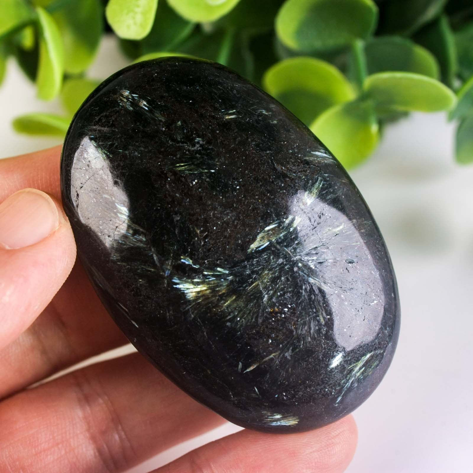 67g 60mm Rare Arfvedsonite Palm Stone Natural Firework Flash Crystal Worry Stone