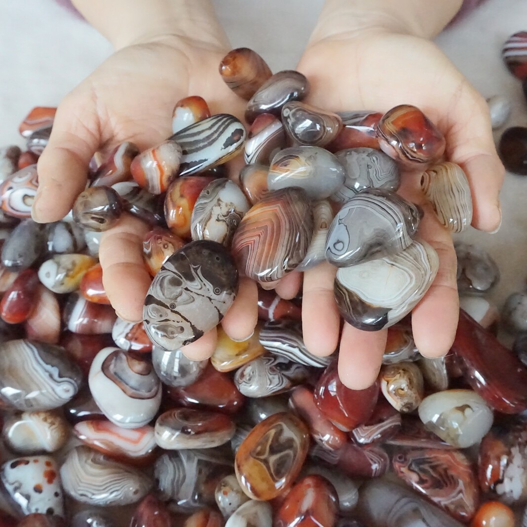 11LB 250Pcs 5kg Natural Band Sardonyx Carnelian Agate Crystal Palm Stone Healing