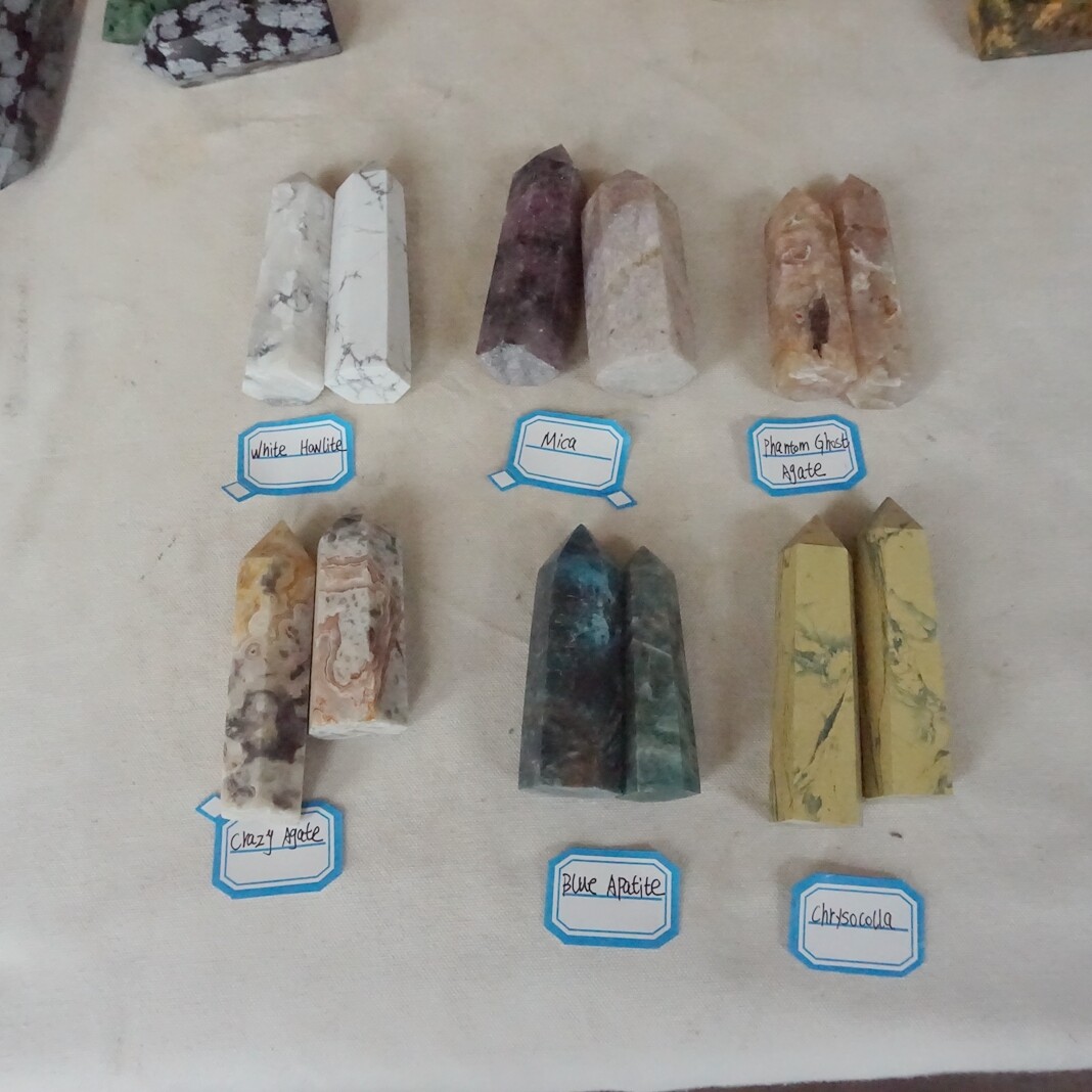 70Pcs 35 Kinds Of Natural Quartz Crystal Jasper Mixed Stones Point Tower Healing