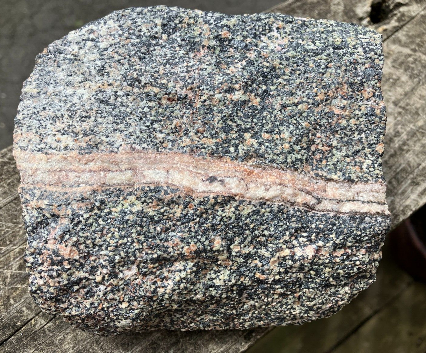 A101 Franklin NJ Fluorescent Willemite Vein 5.25×4.x2.5 in 6.23lb phosphorescent