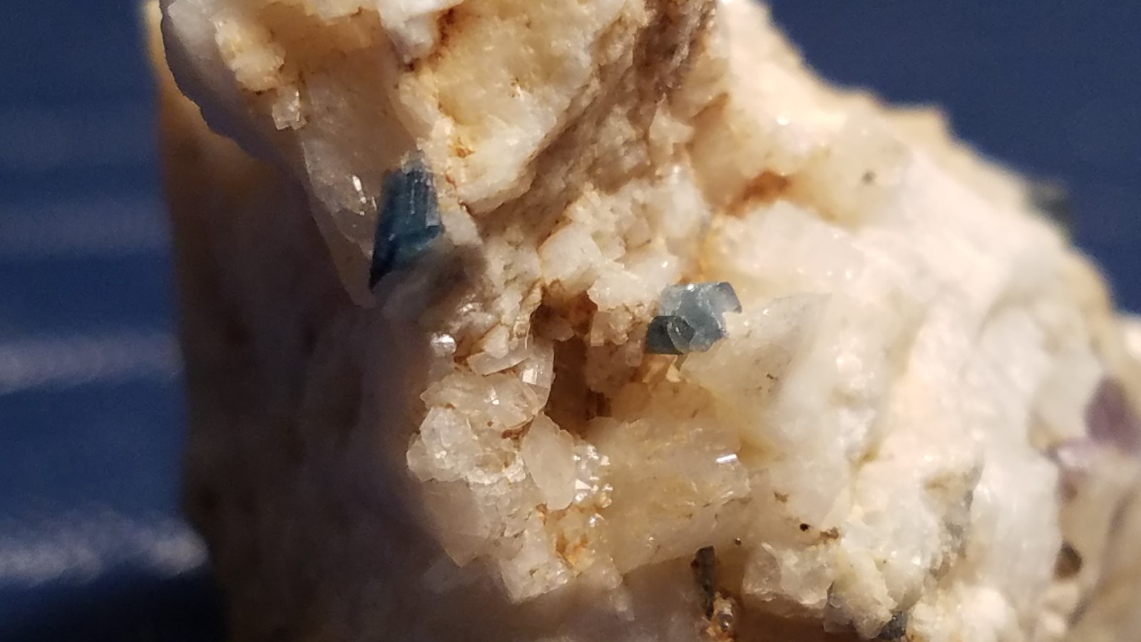 SiG: Small Deep Blue-Green Greenish-Blue Beryl Crystals on Matrix from Austria