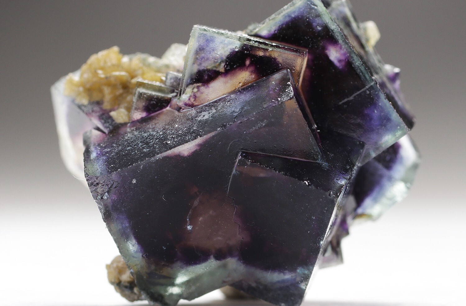 RAREST! ALIEN EYE Multicolor ZONED FLUORITE Crystal,Yaogangxian Mine,China