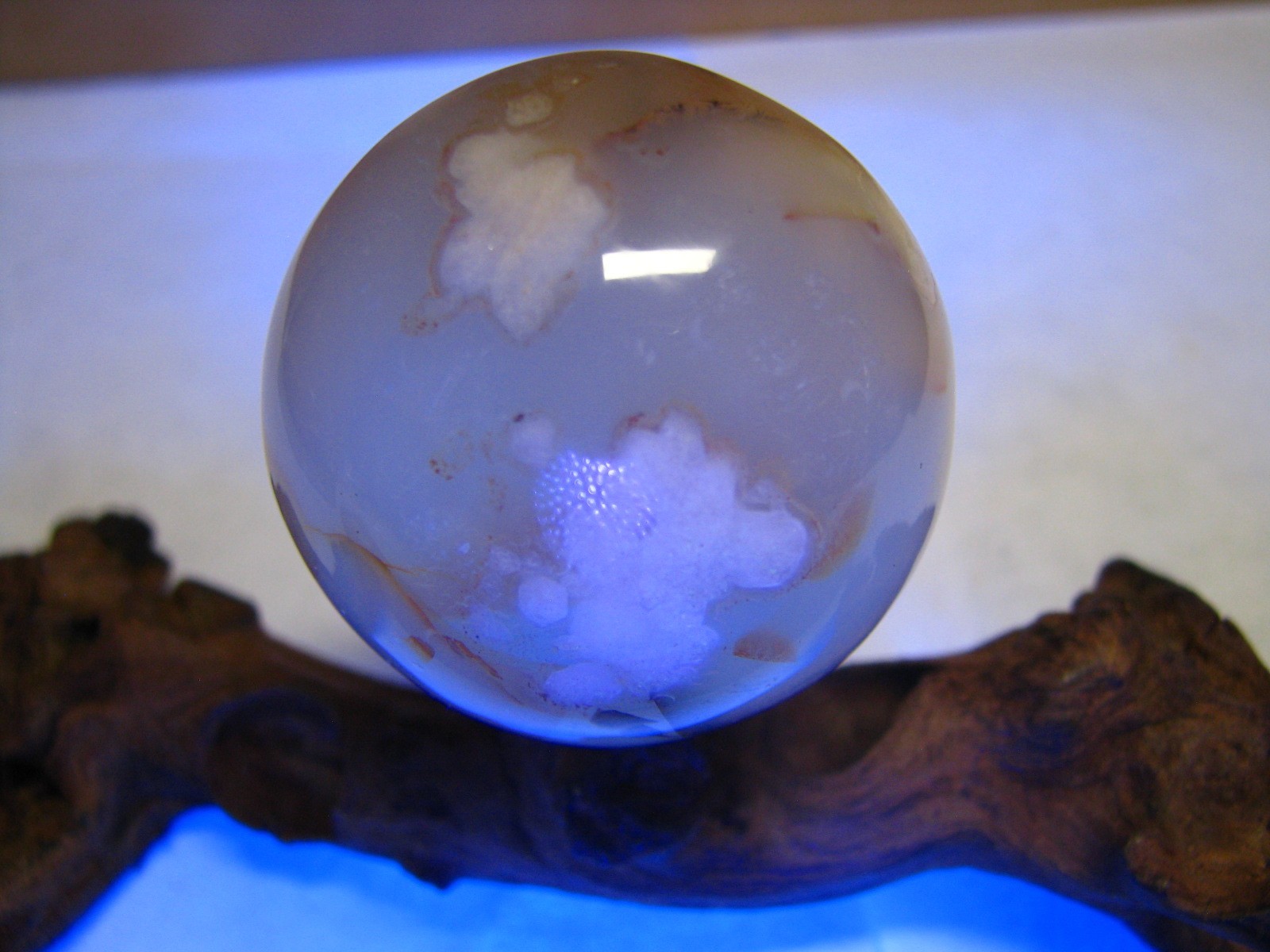 92g 1.5inch SAKURA AGATE WOOD STAND MADAGASCAR FLUORESCENT CHERRY BLOSSOM #016