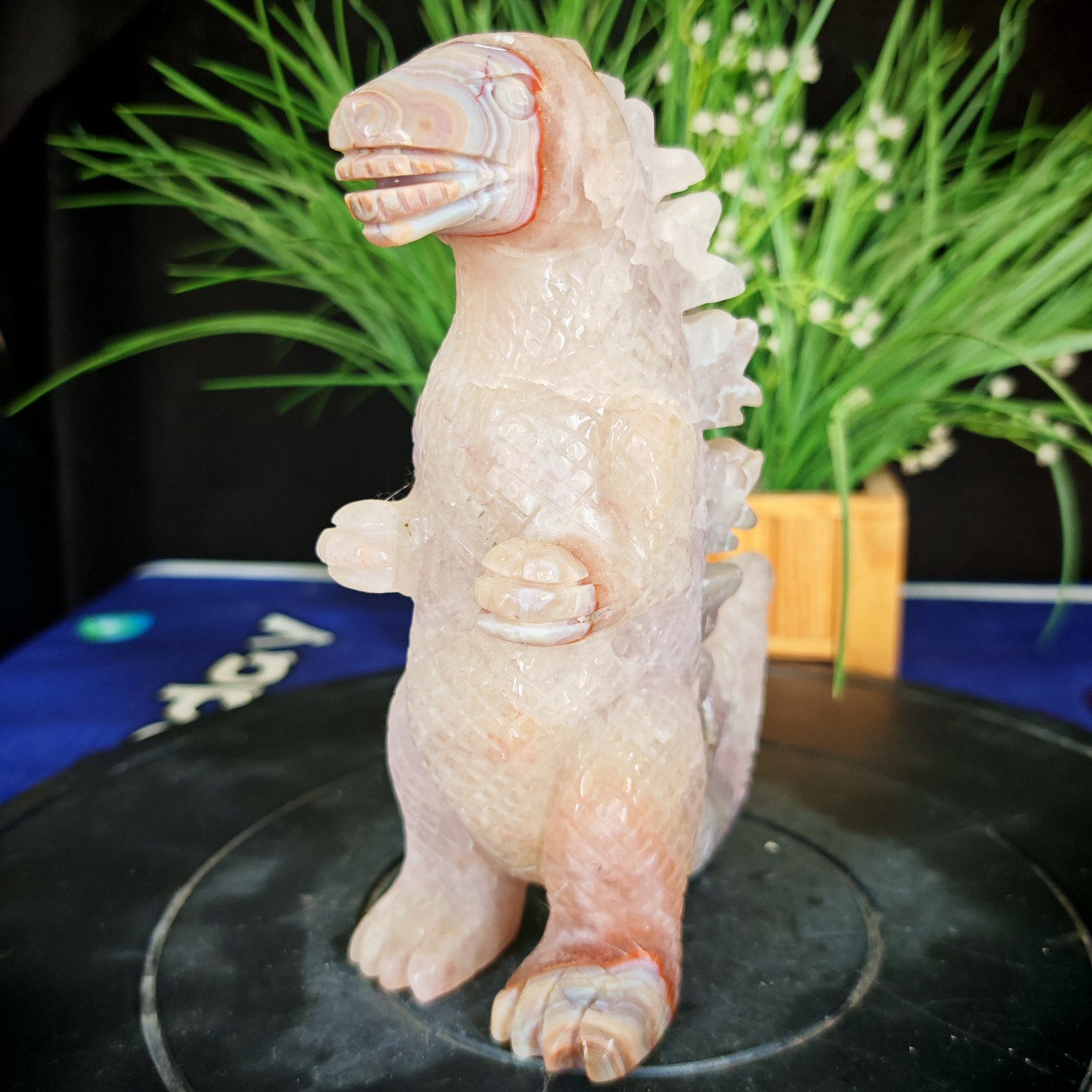4.40LBTop natural crystal hand carved therapeutic artwork2.0kg