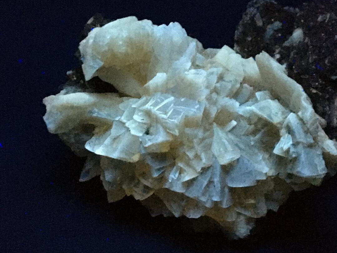 KB: BRIGHT! FL. YELLOW/WHITE SW/LW/PHOS CALCITE CRYSTALS RUCK’S PIT, FLORIDA