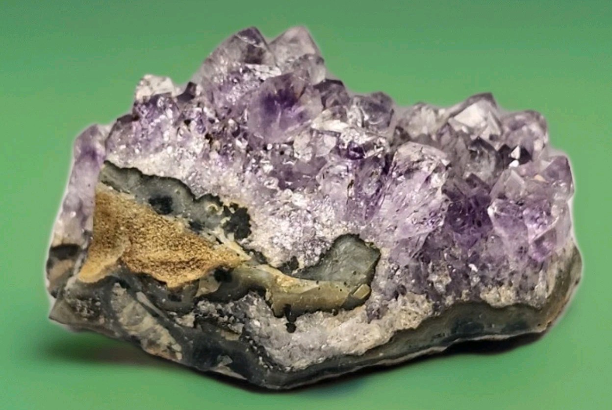 Amethyst Geode Quartz Stone 1 3/8″ × 1 1/2″ × 1 1/2″ deep & 90 Grams