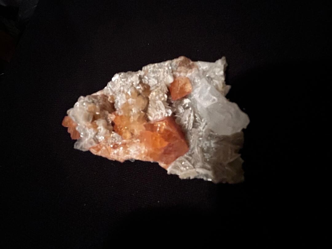 KB: GREAT! SW FL BRIGHT BLUE/WHITE, LW ORANGE SCHEELITE, SICHUAN PROVINCE, CHINA