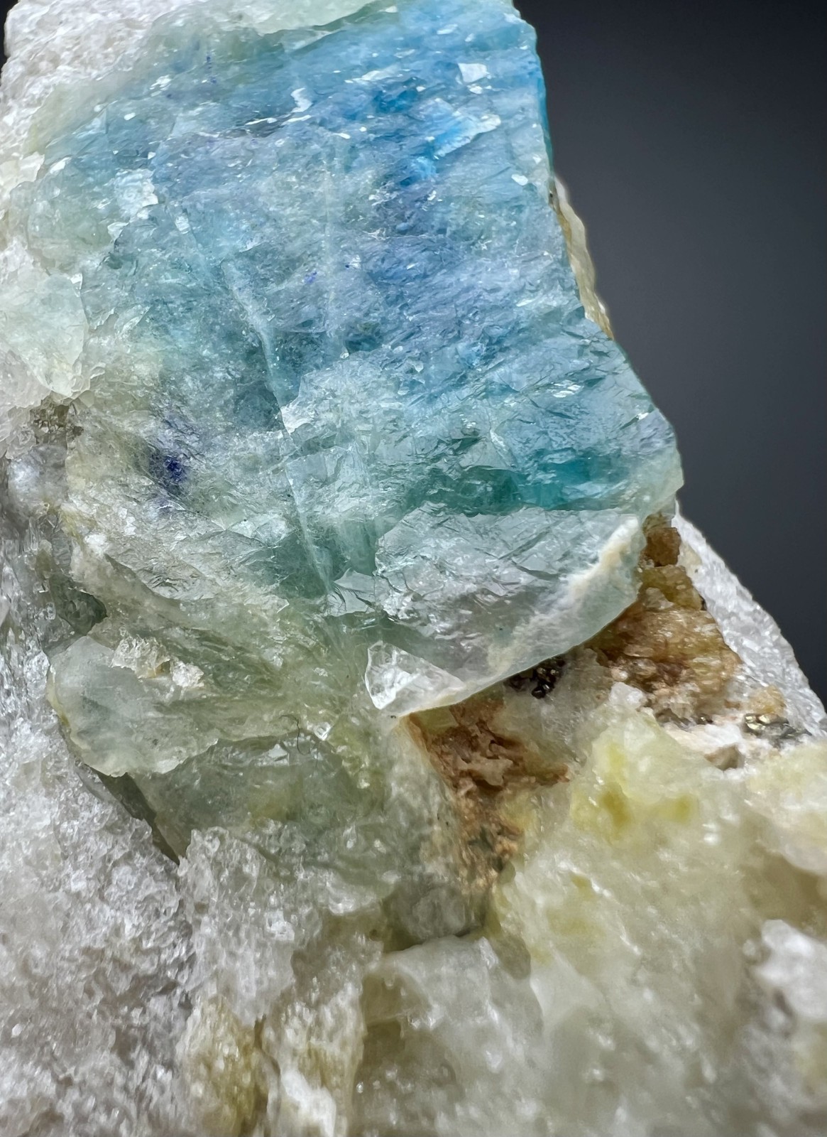 434 Gr. Fluorescent Phosphorescent Sodalite W/ Hackmanite, Fluorapatite, Calcite