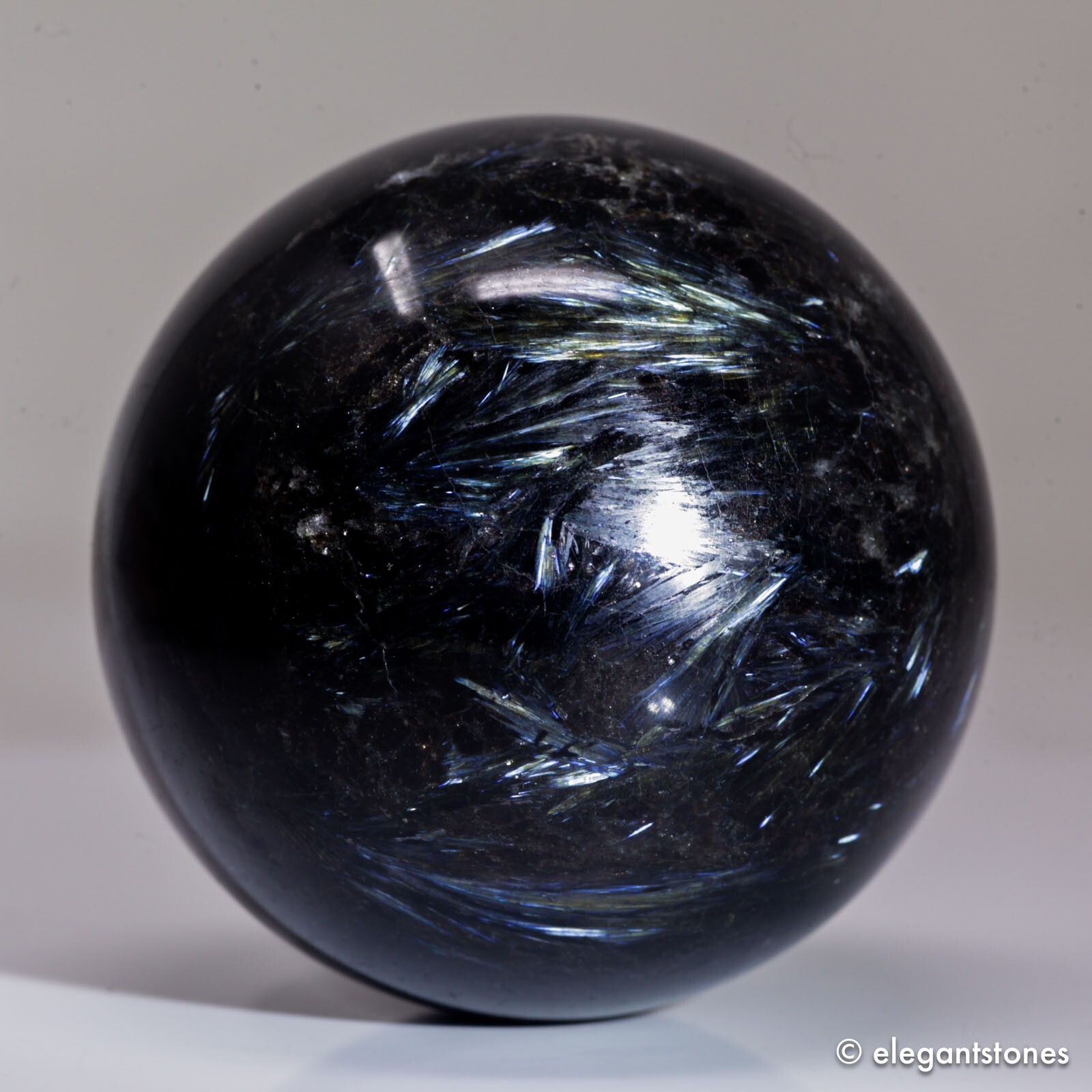 546g69mm Arfvedsonite Sphere Crystal Ball Blue Flash Fireworks Quartz Healing