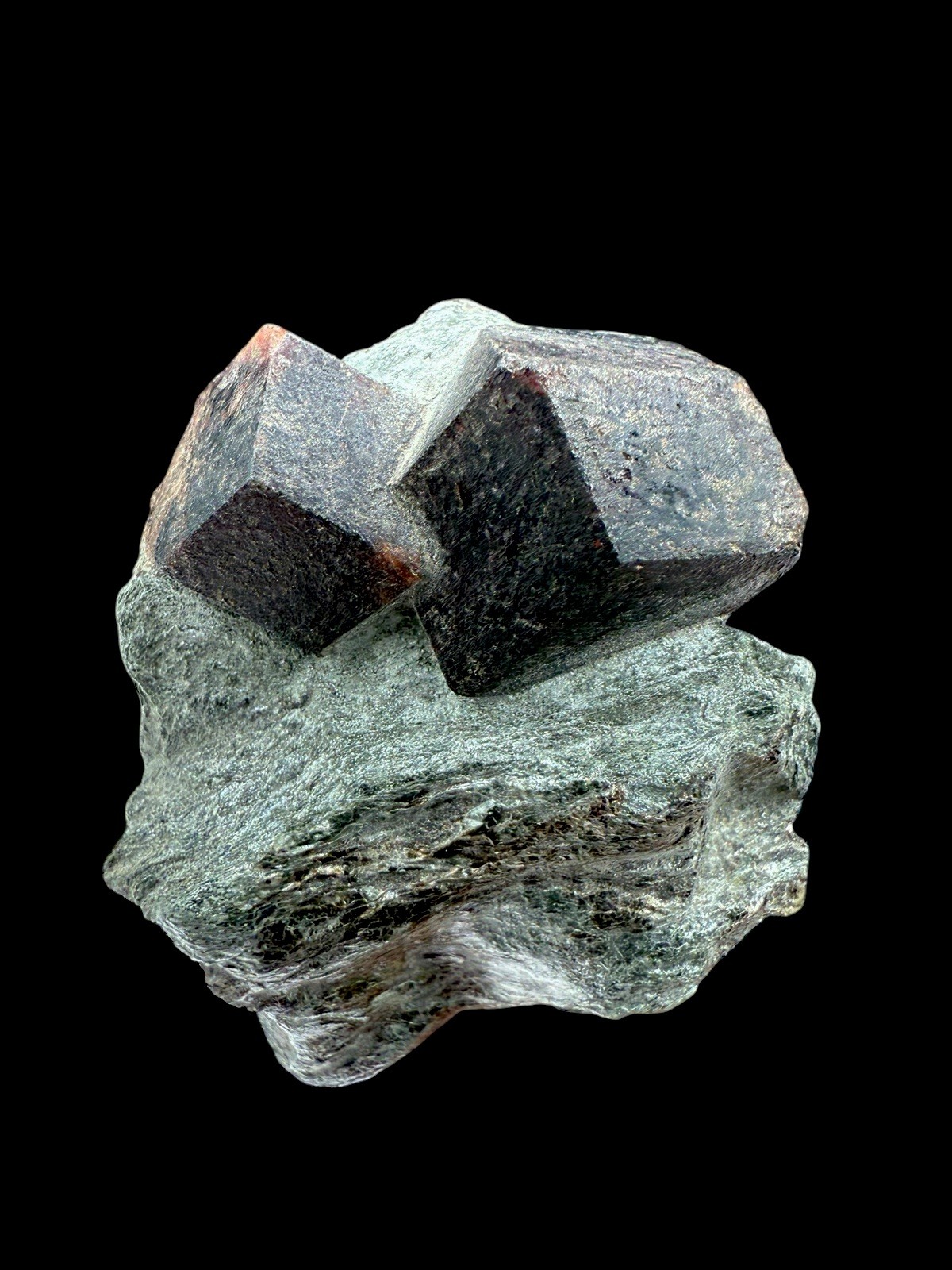 Almandine Garnet In Schist : Zillertal . Tyrol , Austria 🇦🇹