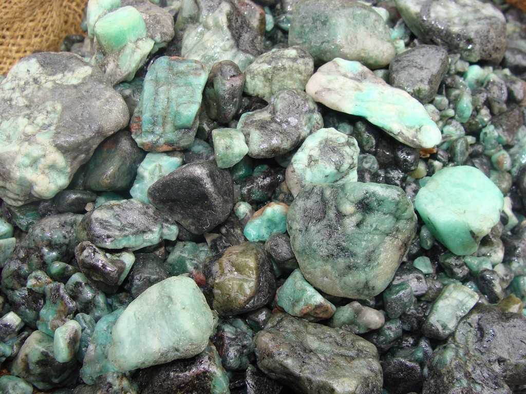 2000 Carat Lots of Unsearched Natural Emerald Rough + a FREE faceted Gemstone