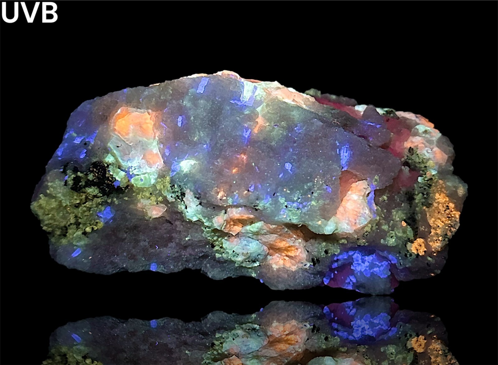 434 Gr. Fluorescent Phosphorescent Sodalite W/ Hackmanite, Fluorapatite, Calcite