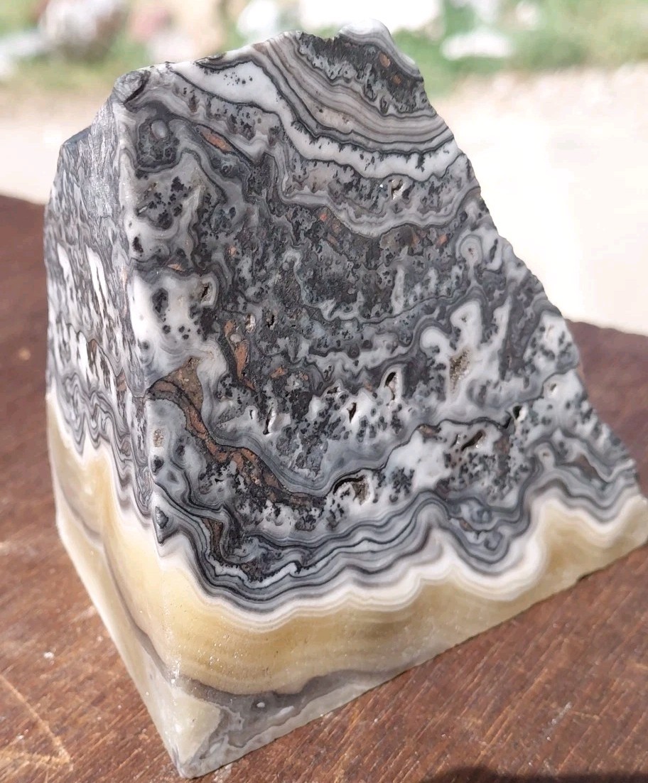 Zebra Calcite Polished Pyramid Dendrite Translucent Bands 3 1/4″x3 1/4″×2 1/2″
