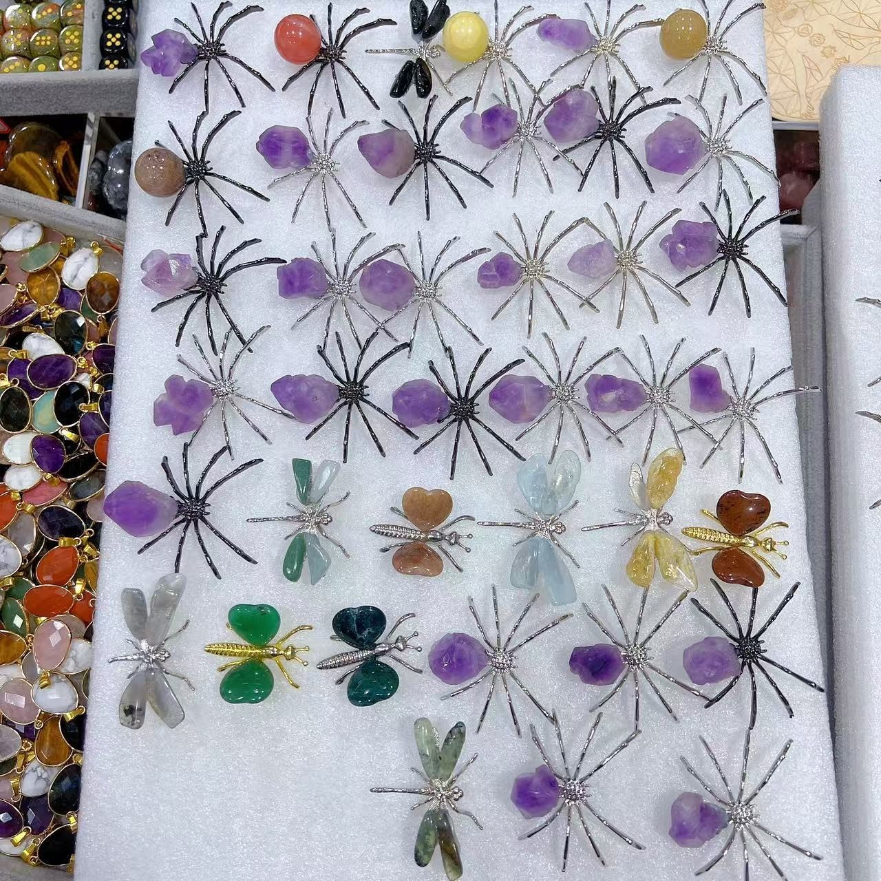5Pc Natural mixed material Reiki Spider Crystal Quartz Healing Decor random