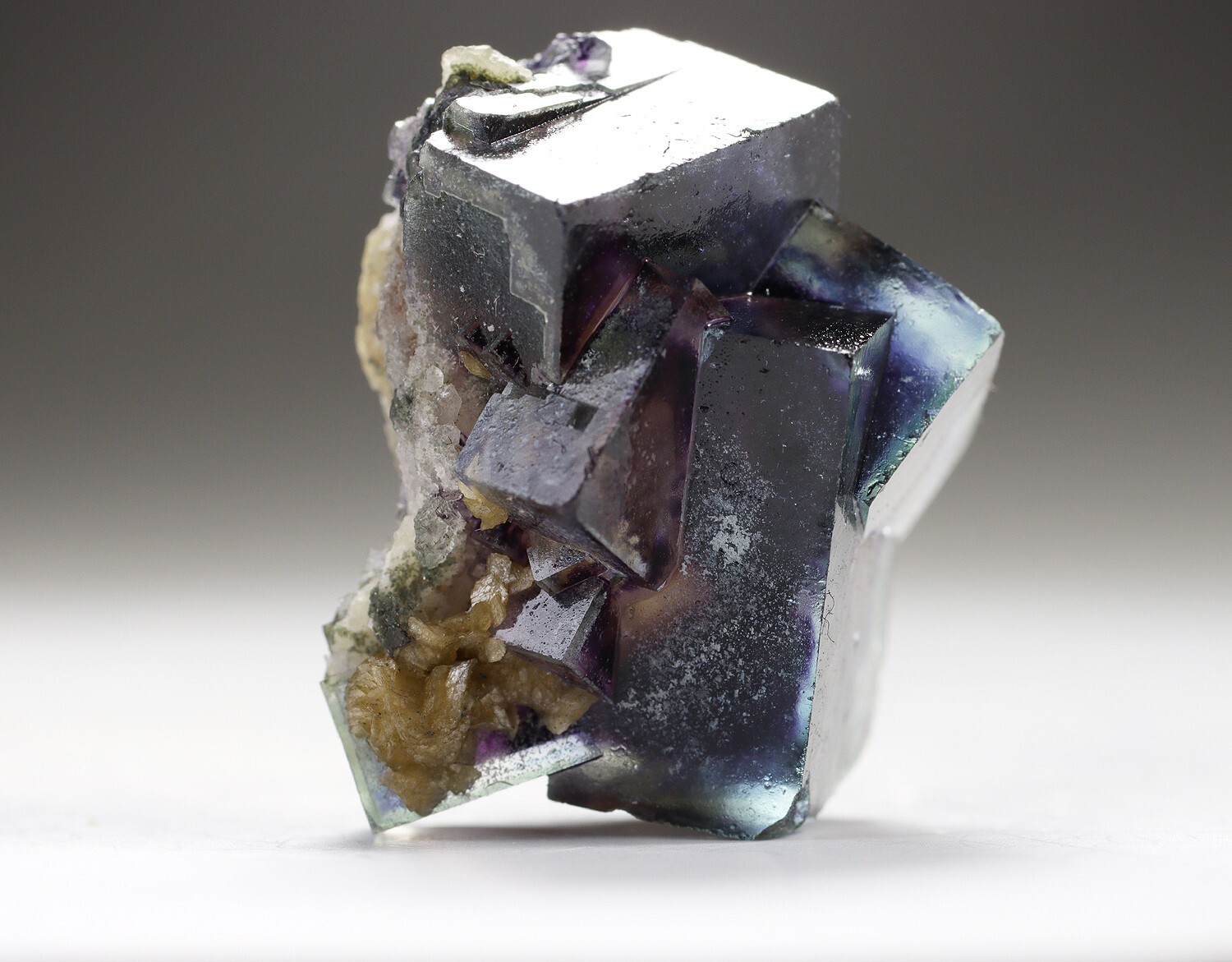 RAREST! ALIEN EYE Multicolor ZONED FLUORITE Crystal,Yaogangxian Mine,China