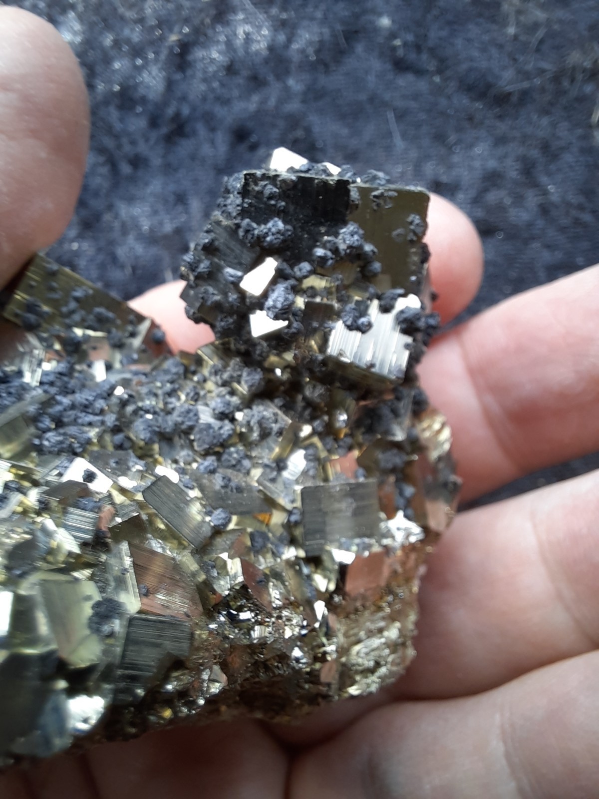 100% Natural High Quality PYRITE Crystal CUBE Cluster with SPHALERITE Peru 235gr