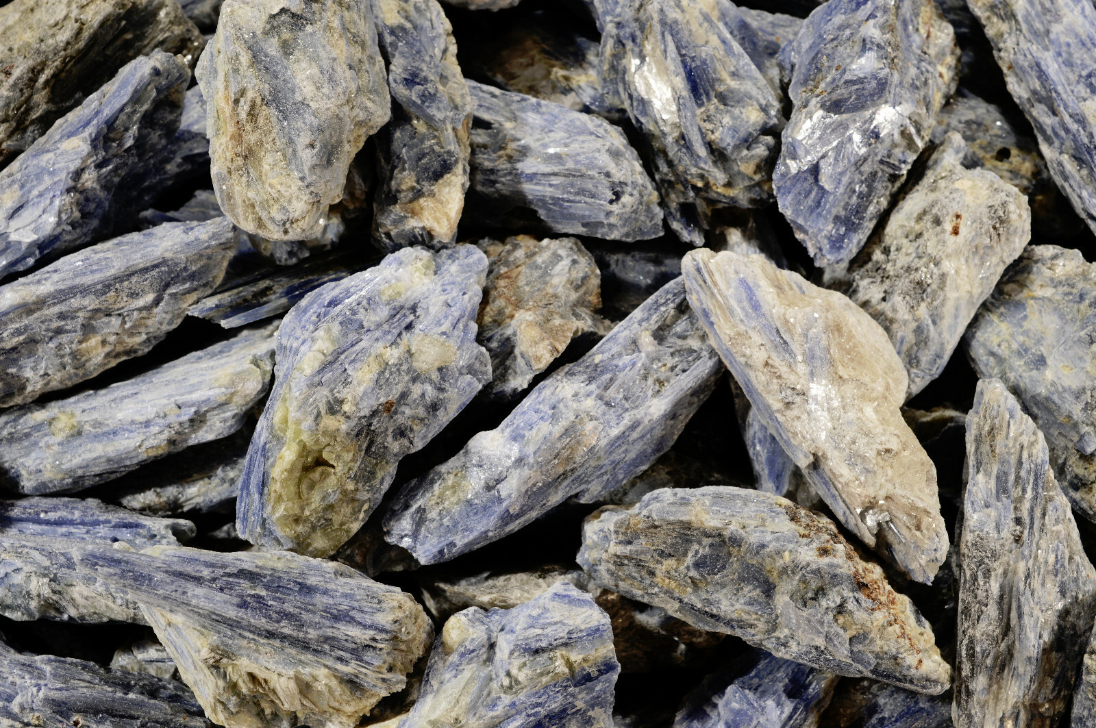 BLUE KYANITE 2 1/2″ Rough Rocks and Minerals Specimen Natural Healing Crystals