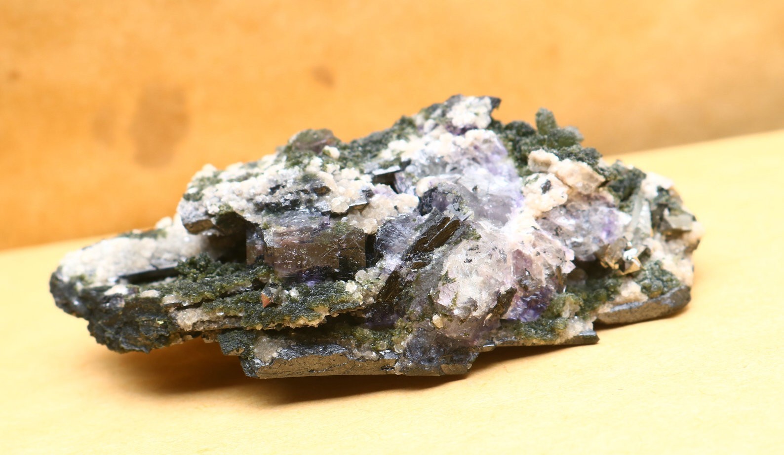 Natural”Hair” Blue Cubic fluorite Black tungsten ore mineral specimen/China
