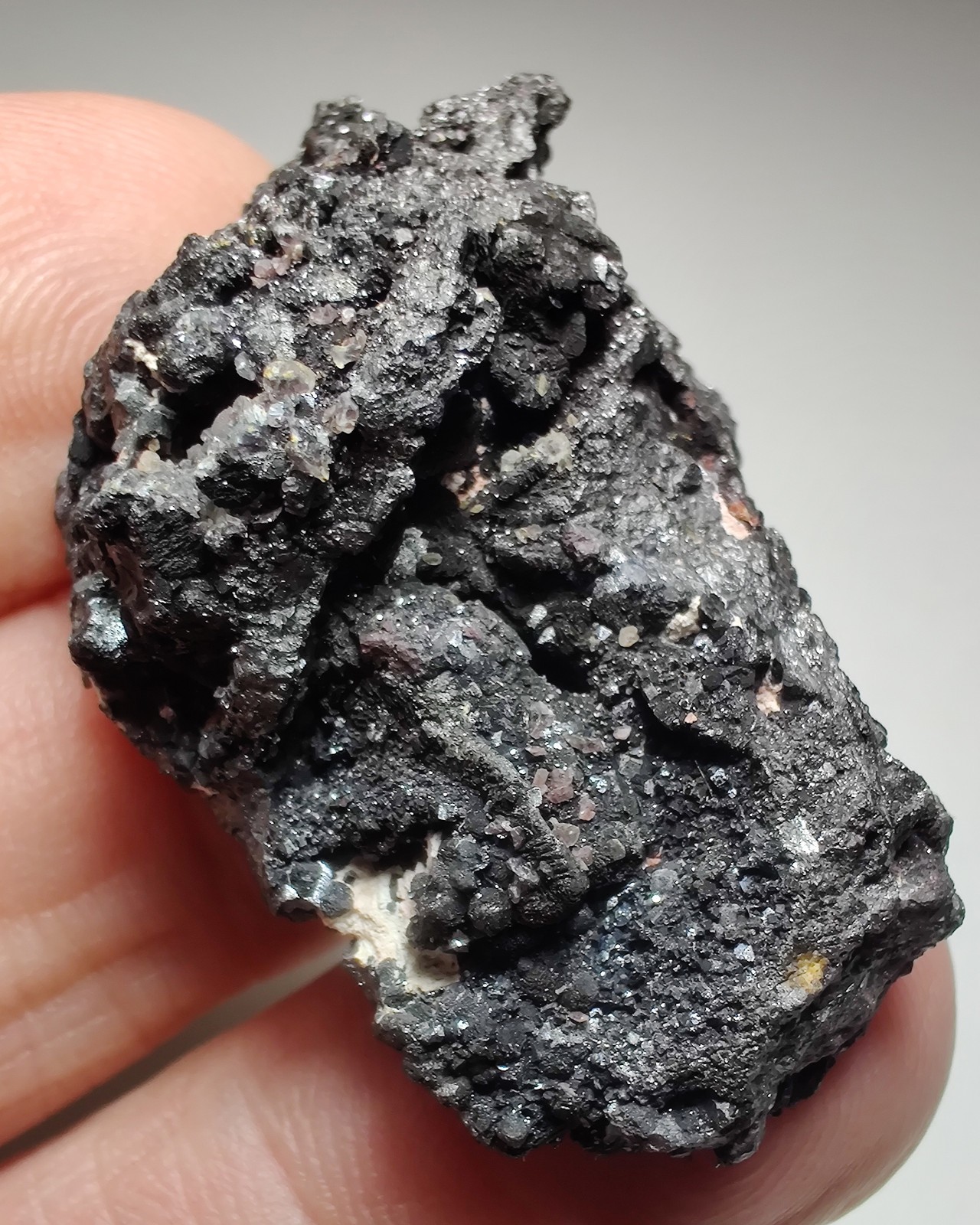 Hematite, Magnetite, Calcite crystal specimen. Hiawatha Mine, Michigan 32 grams.