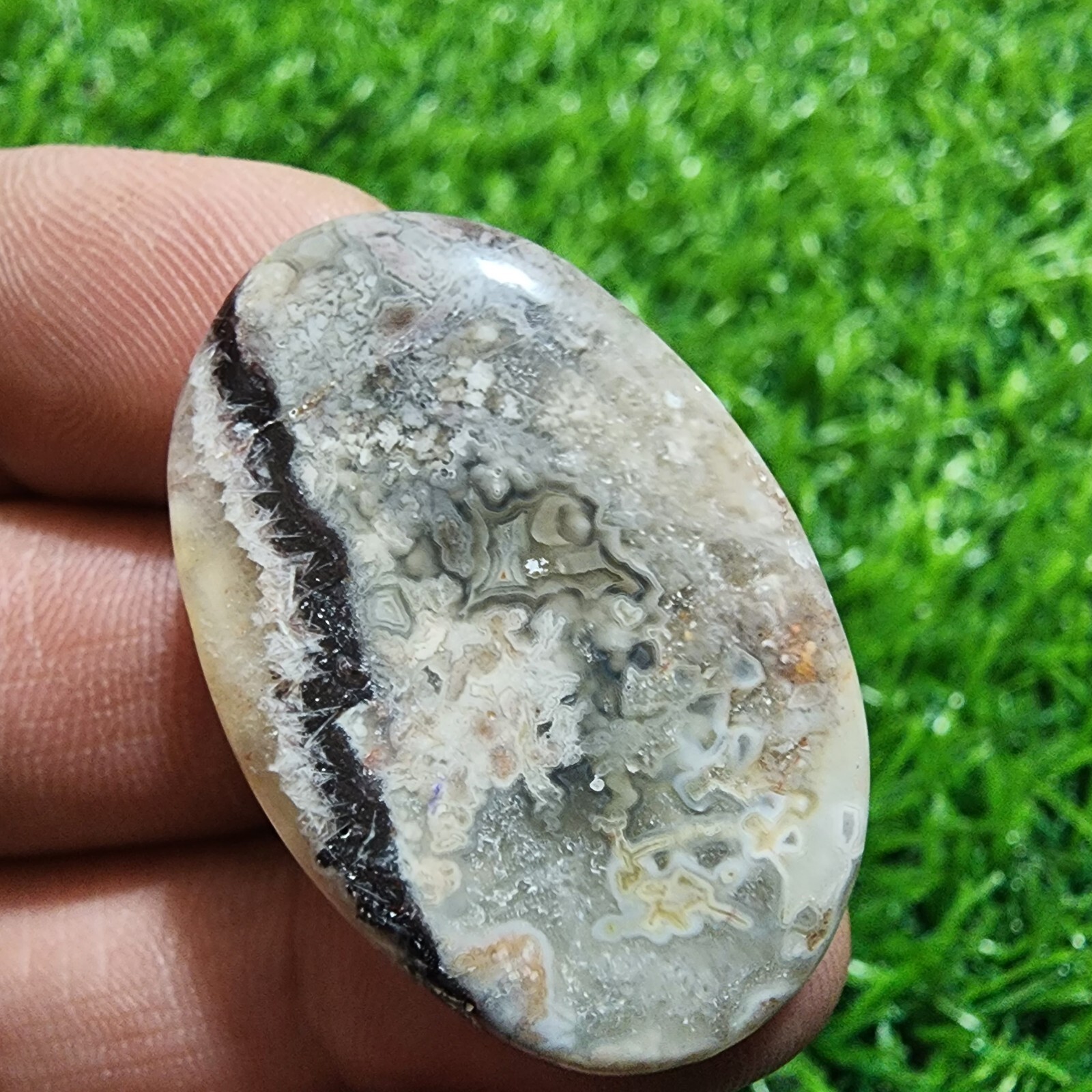 Elegant Rare Crazy Lace Agate Oval Shape 39.40 Carat Loose Gemstone For Jewelry