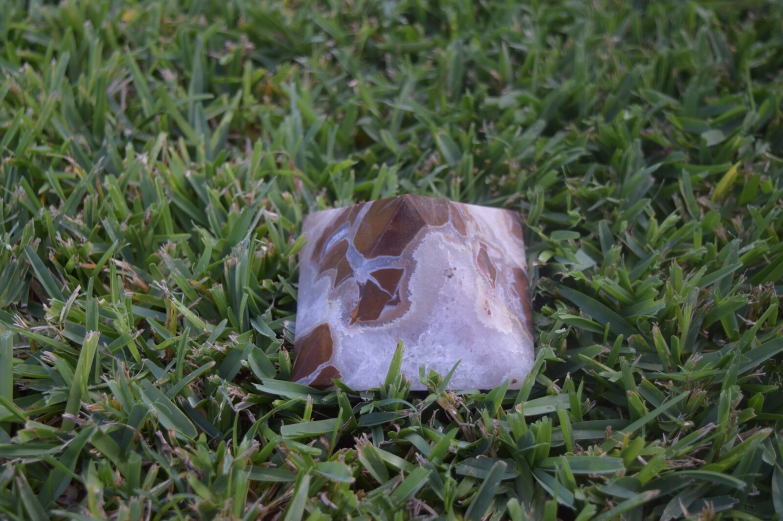 OJ Ocean Jasper Pyramid with nice vug. Brown and White 377g Lot 41
