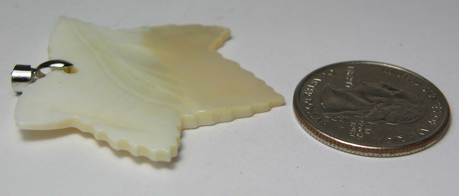 #16 1 1/2 in. Asia 100% Natural Hand Carved Mother Of Pearl leaf Pendant 38mm