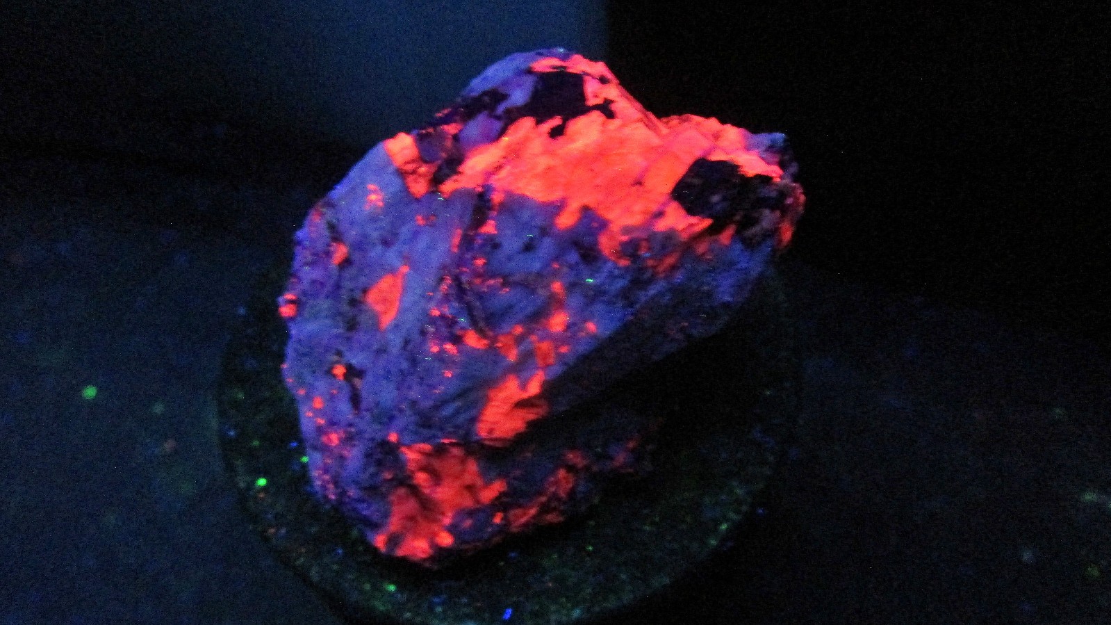 Microcline with Calcite Unknown Yellow New Jersey Fluorescent mineral rock T31