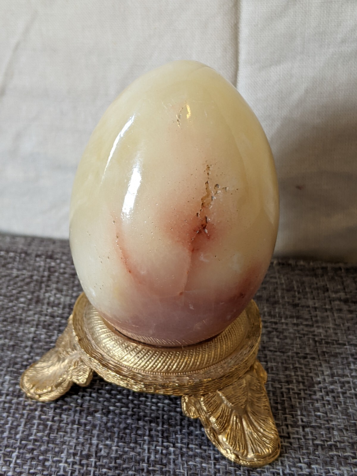 Reddish White Onyx Easter Egg Natural Crystal Banded Mineral – With Stand