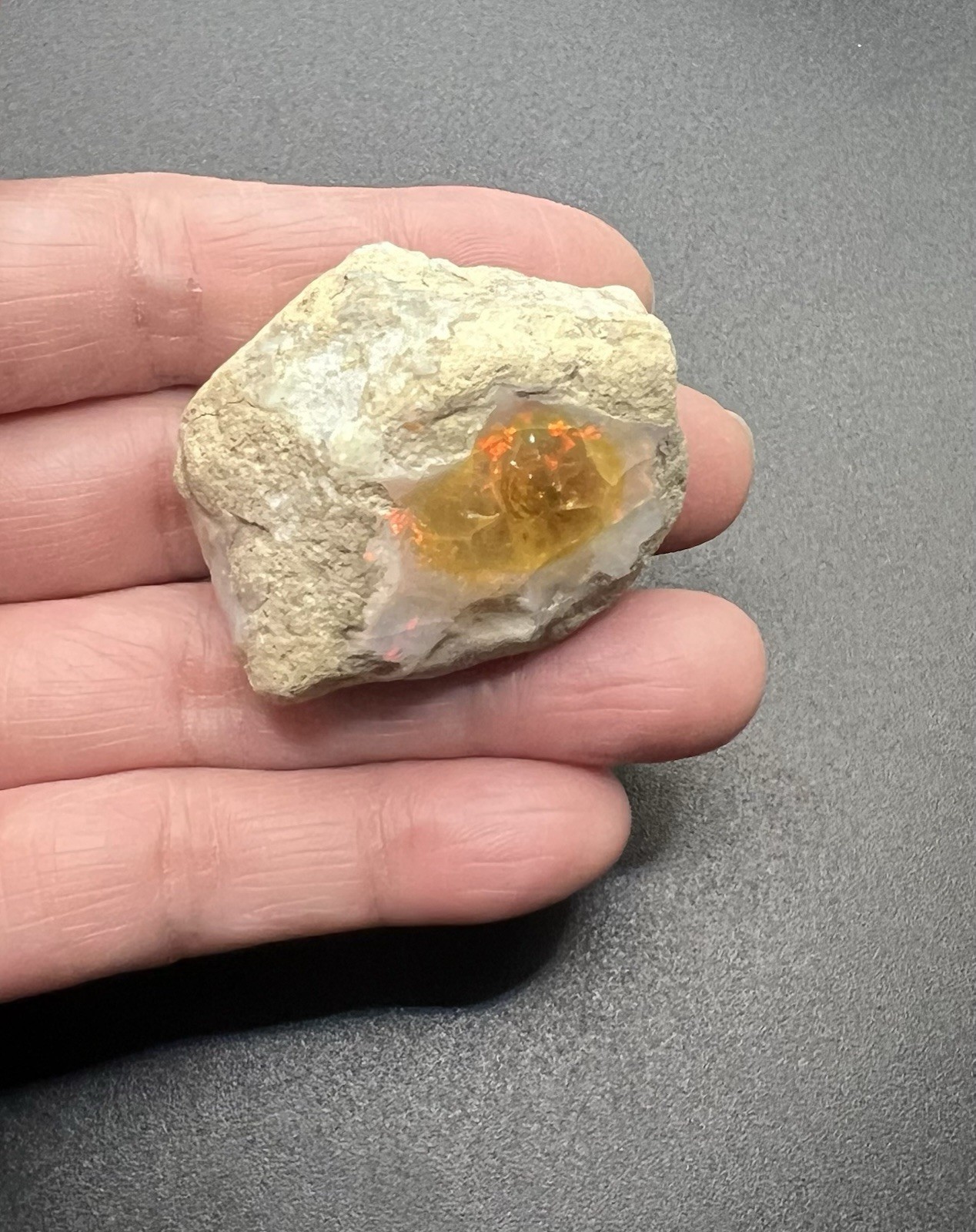 Ethiopian Welo Genuine Opal 30.2g Approx 1 1/2in AWESOME FLASHES