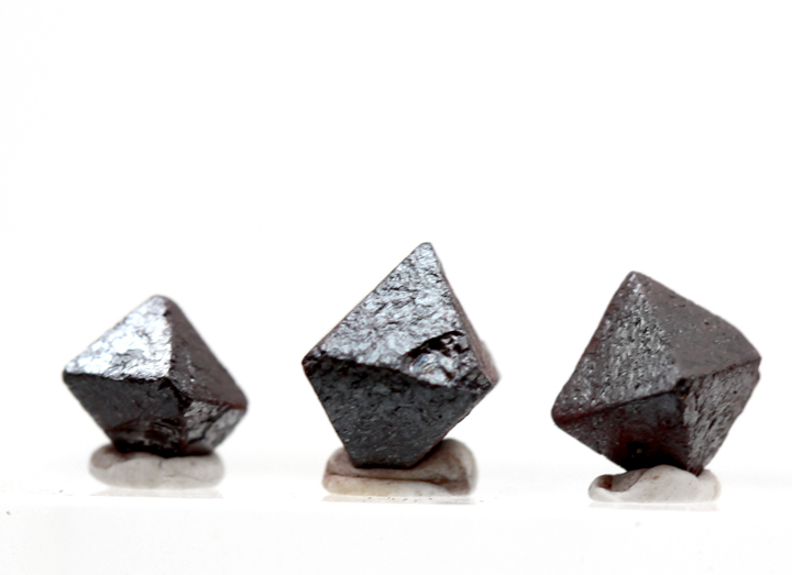 Magnetite Specimen Octahedron Crystal Cluster Mineral BRAZIL w/ Case & ID card