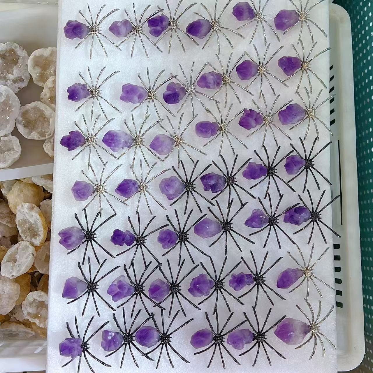 5Pc Natural mixed material Reiki Spider Crystal Quartz Healing Decor random