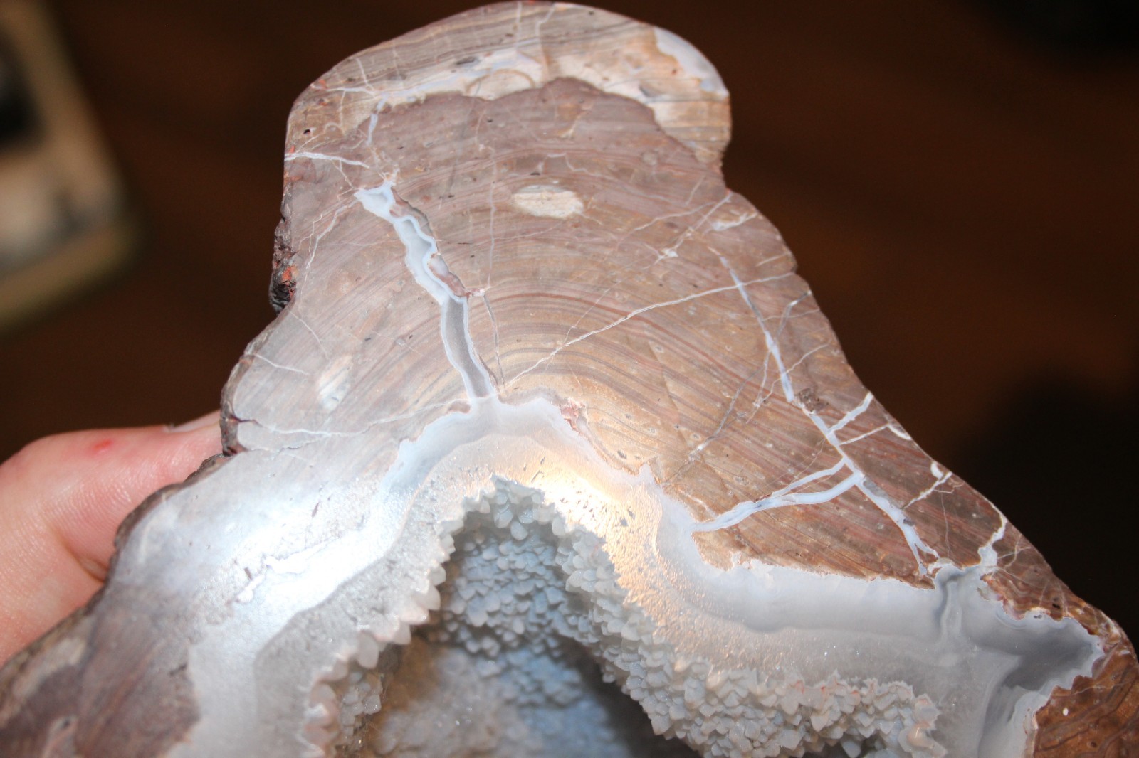 7″ Polished Agate Quartz Geode Half 1160g Crystal Cavity Druzy Display Specimen